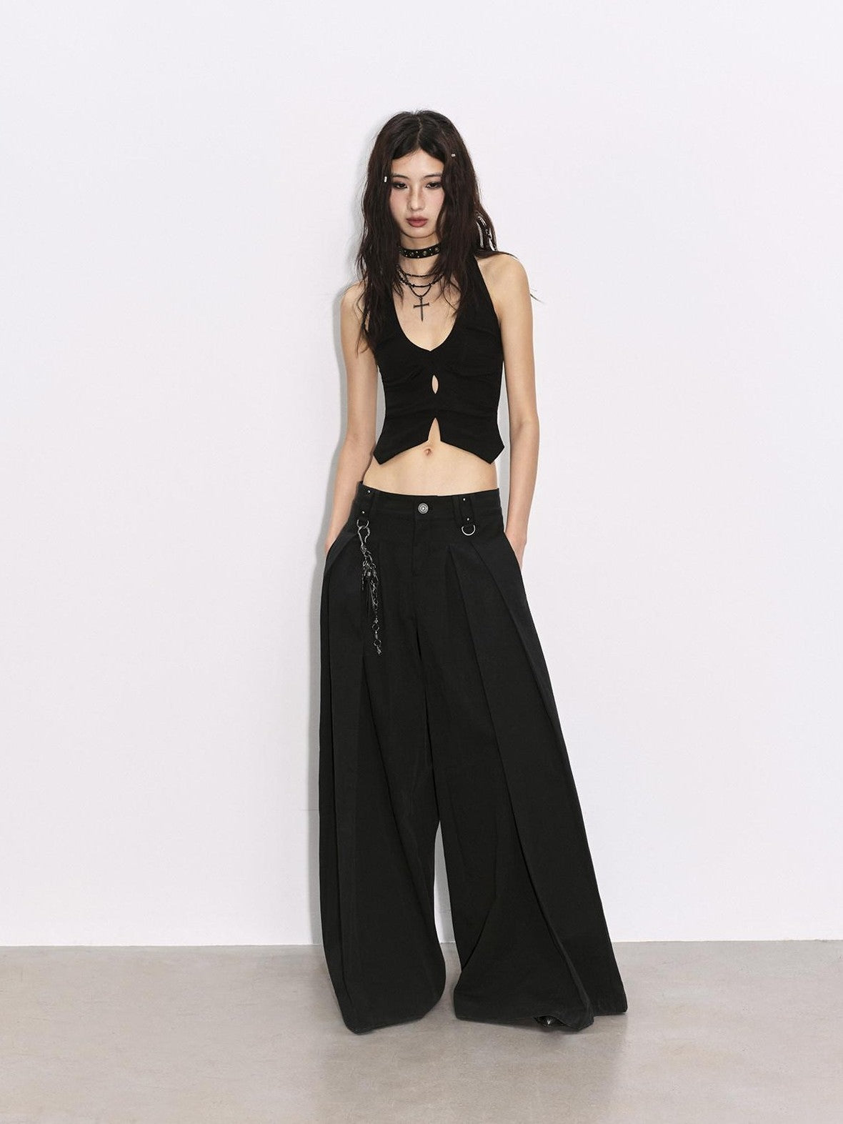 Low pixel Black Pressed Pleats Low Waist Studs Women&