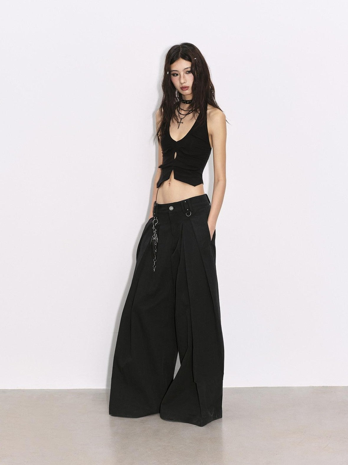 Low pixel Black Pressed Pleats Low Waist Studs Women&