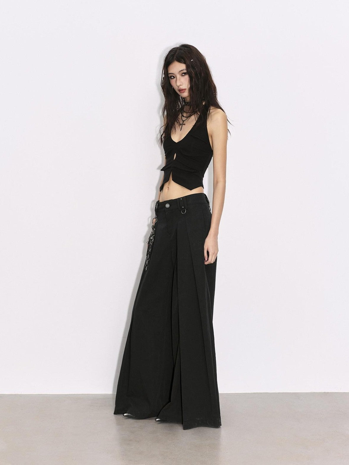 Low pixel Black Pressed Pleats Low Waist Studs Women&