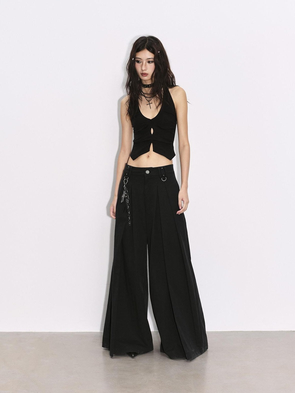 Low pixel Black Pressed Pleats Low Waist Studs Women&