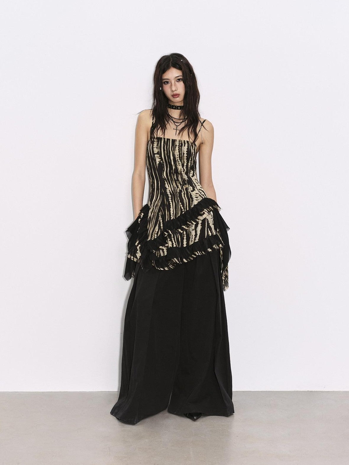 Low pixel Black Pressed Pleats Low Waist Studs Women&