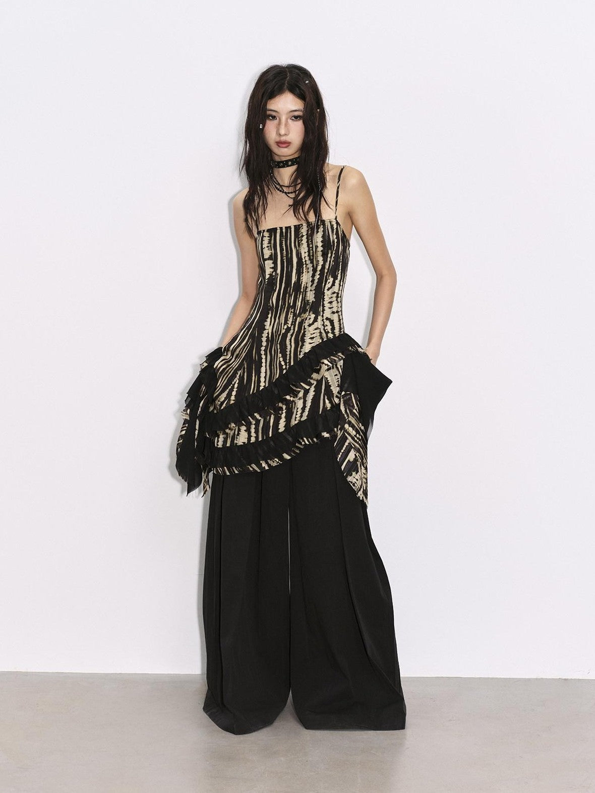 Low pixel Black Pressed Pleats Low Waist Studs Women&
