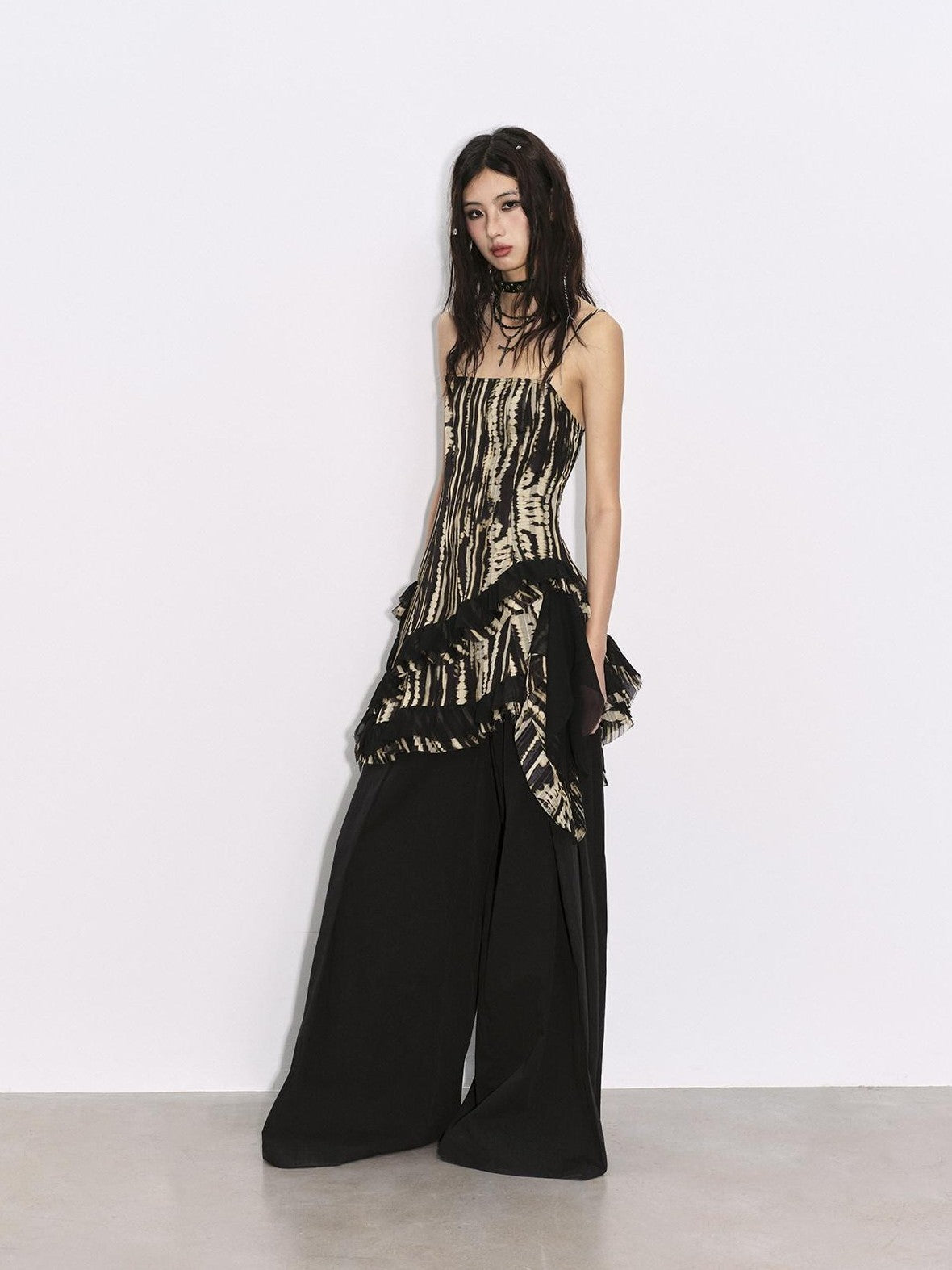 Low pixel Black Pressed Pleats Low Waist Studs Women&
