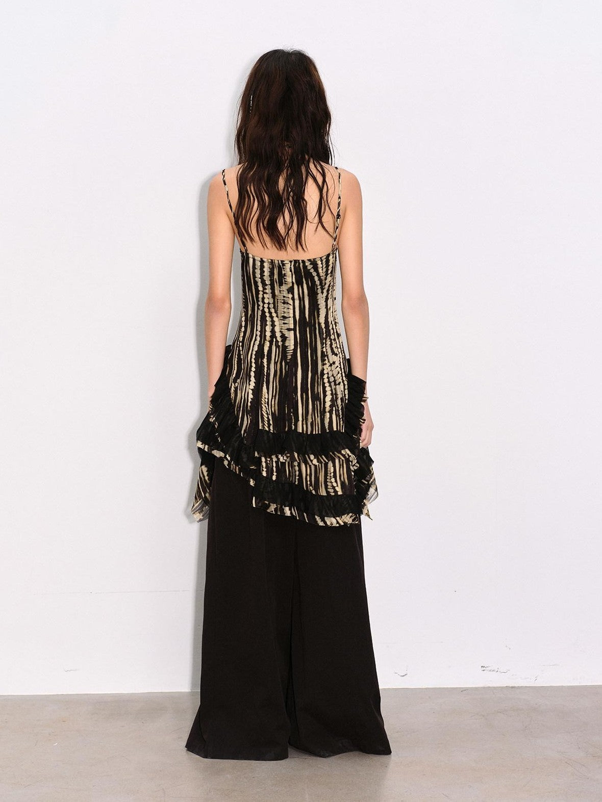 Low pixel Black Pressed Pleats Low Waist Studs Women&