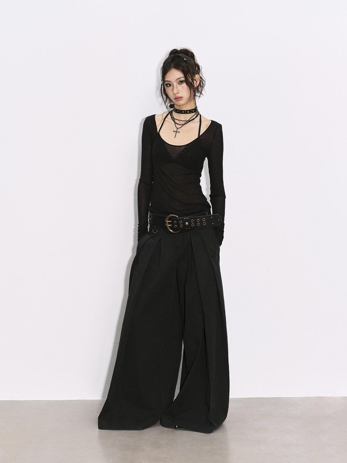 Low pixel Black Pressed Pleats Low Waist Studs Women&