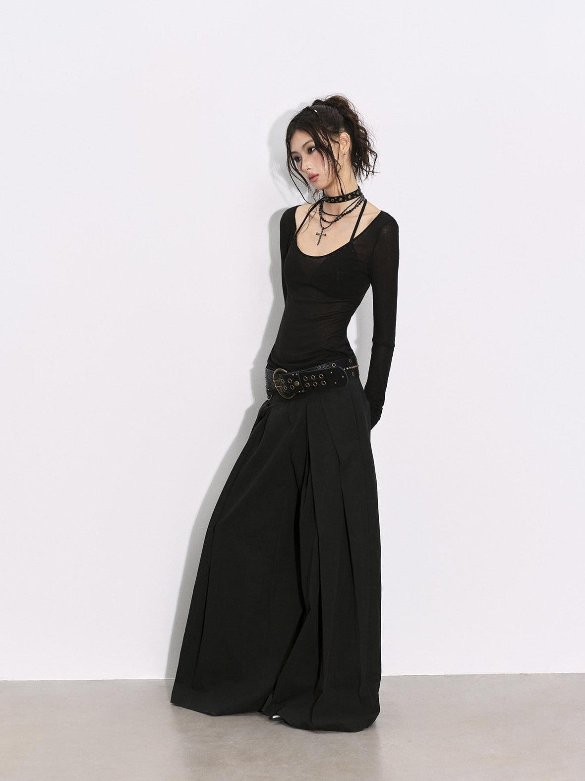 Low pixel Black Pressed Pleats Low Waist Studs Women&