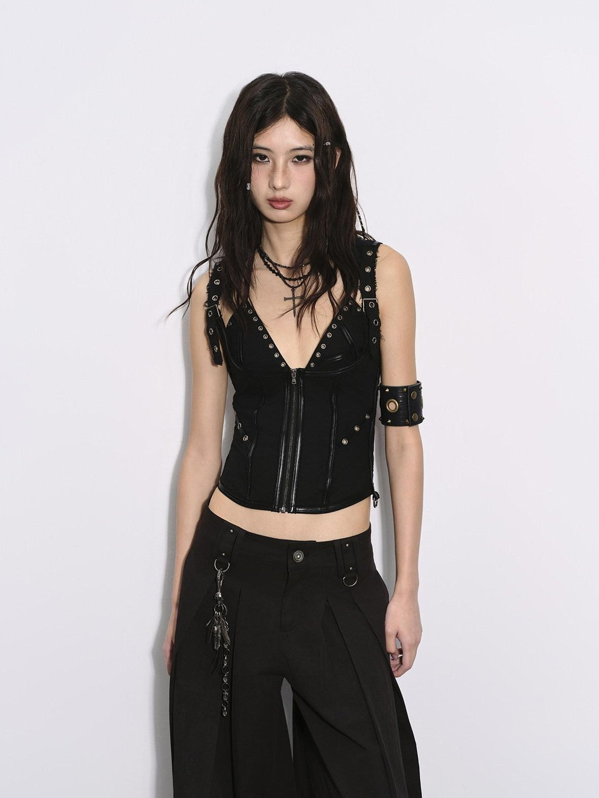 Low pixel Black Pressed Pleats Low Waist Studs Women&