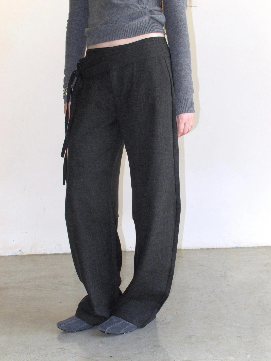 Mito de dar Crossover Waistband Deep Grey Curved Hem Lounge Pants