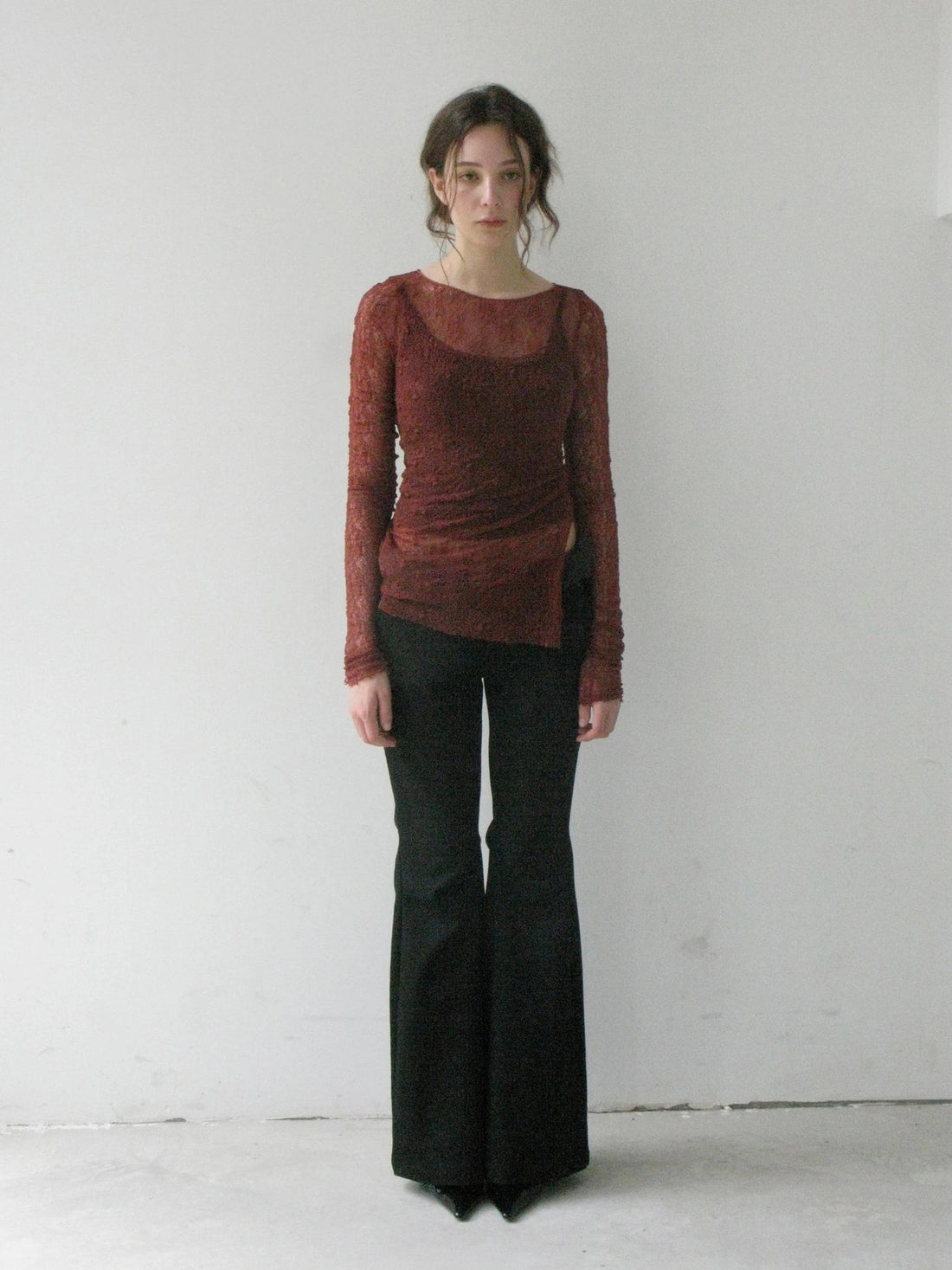 Mito de dar Elastic Hollow Lace Side Slit Knit Tee