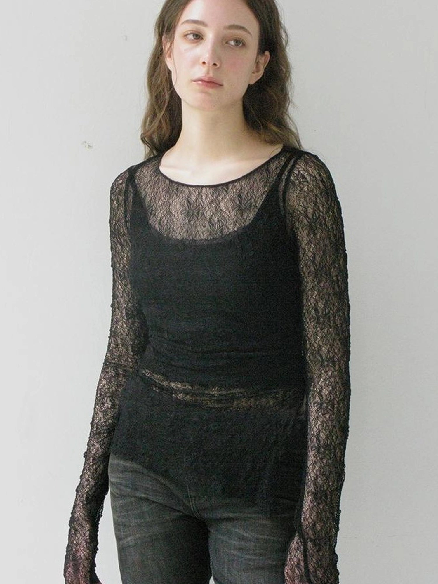 Mito de dar Elastic Hollow Lace Side Slit Knit Tee