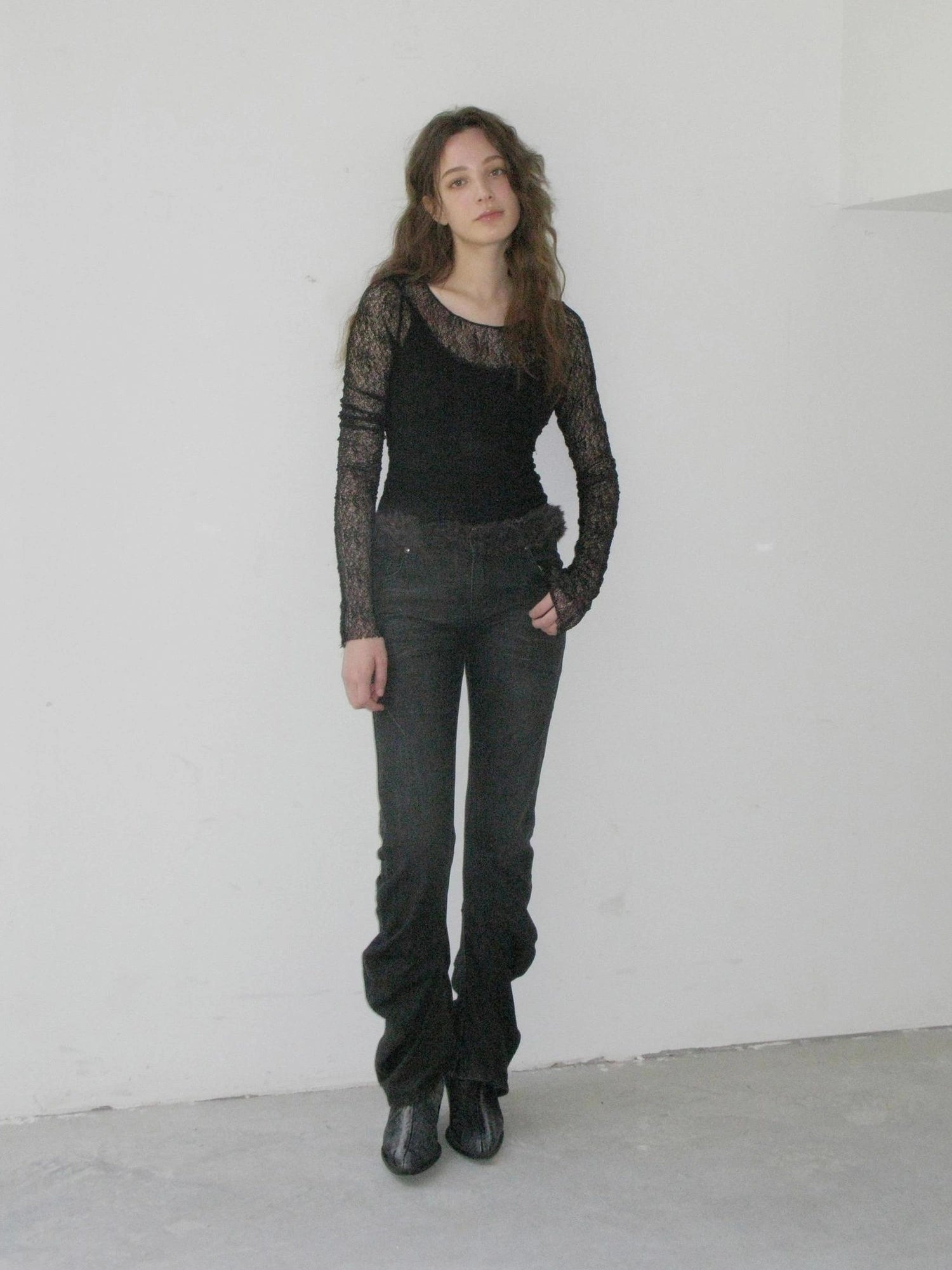 Mito de dar Elastic Hollow Lace Side Slit Knit Tee