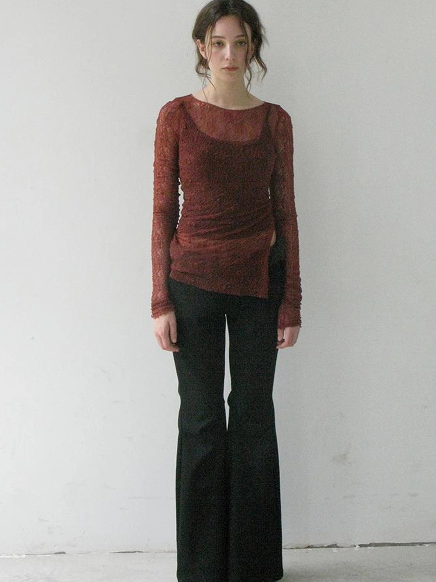 Mito de dar Elastic Hollow Lace Side Slit Knit Tee