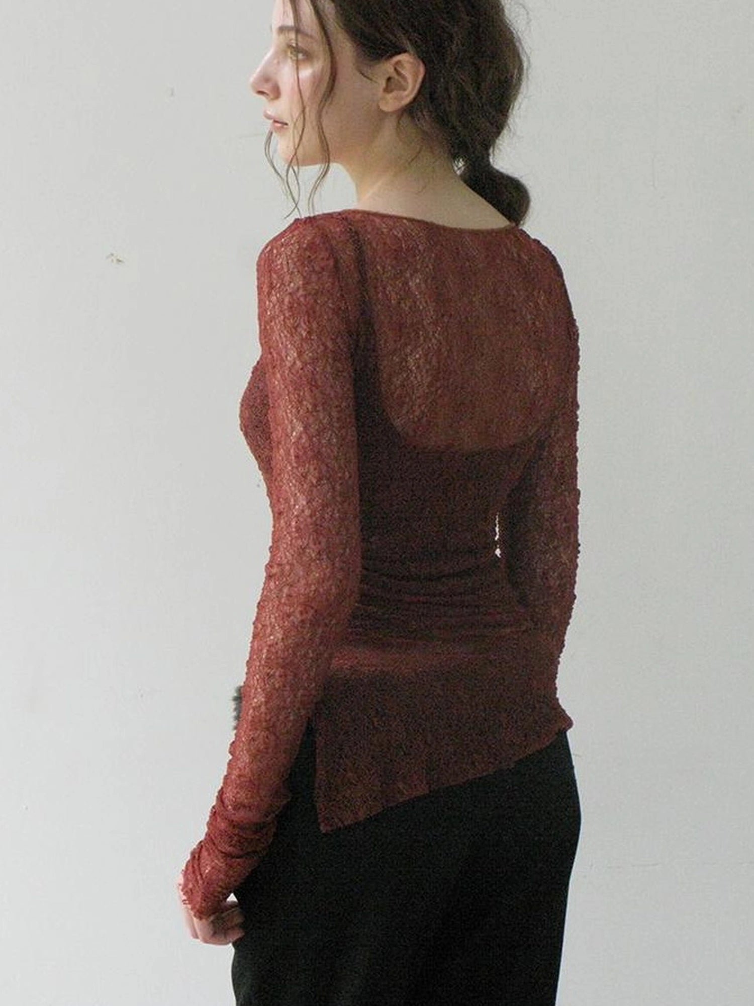 Mito de dar Elastic Hollow Lace Side Slit Knit Tee
