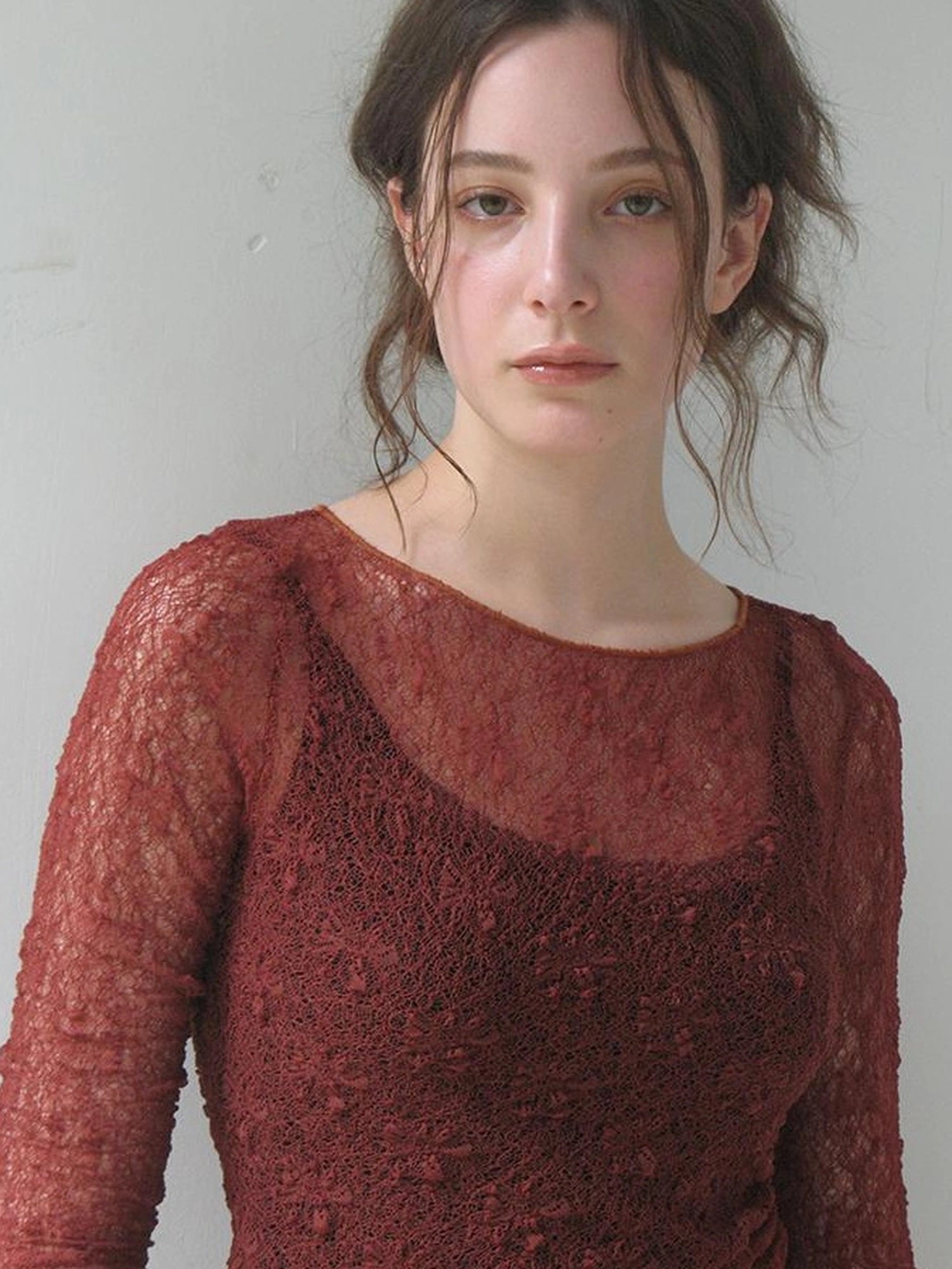 Mito de dar Elastic Hollow Lace Side Slit Knit Tee