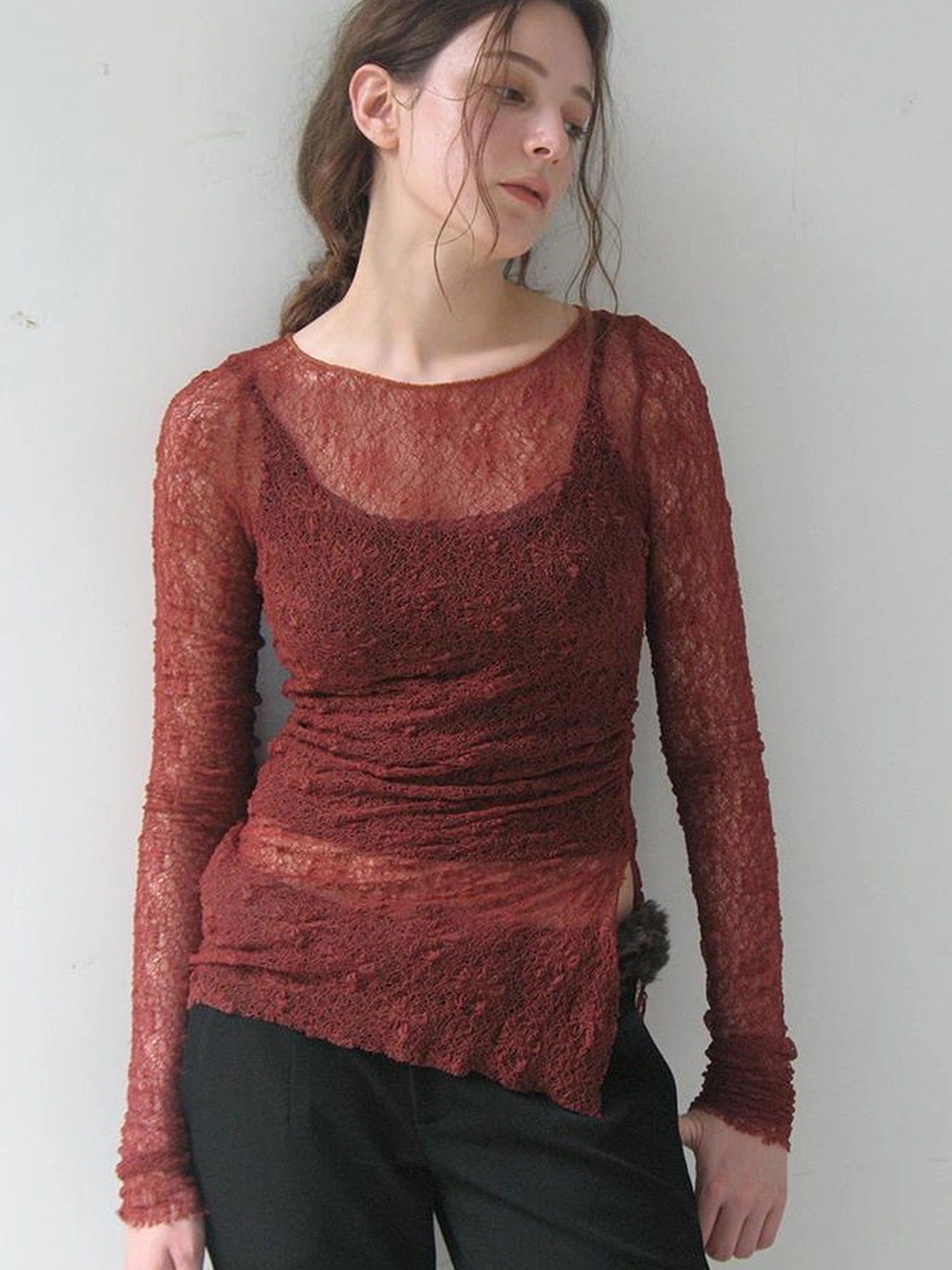 Mito de dar Elastic Hollow Lace Side Slit Knit Tee
