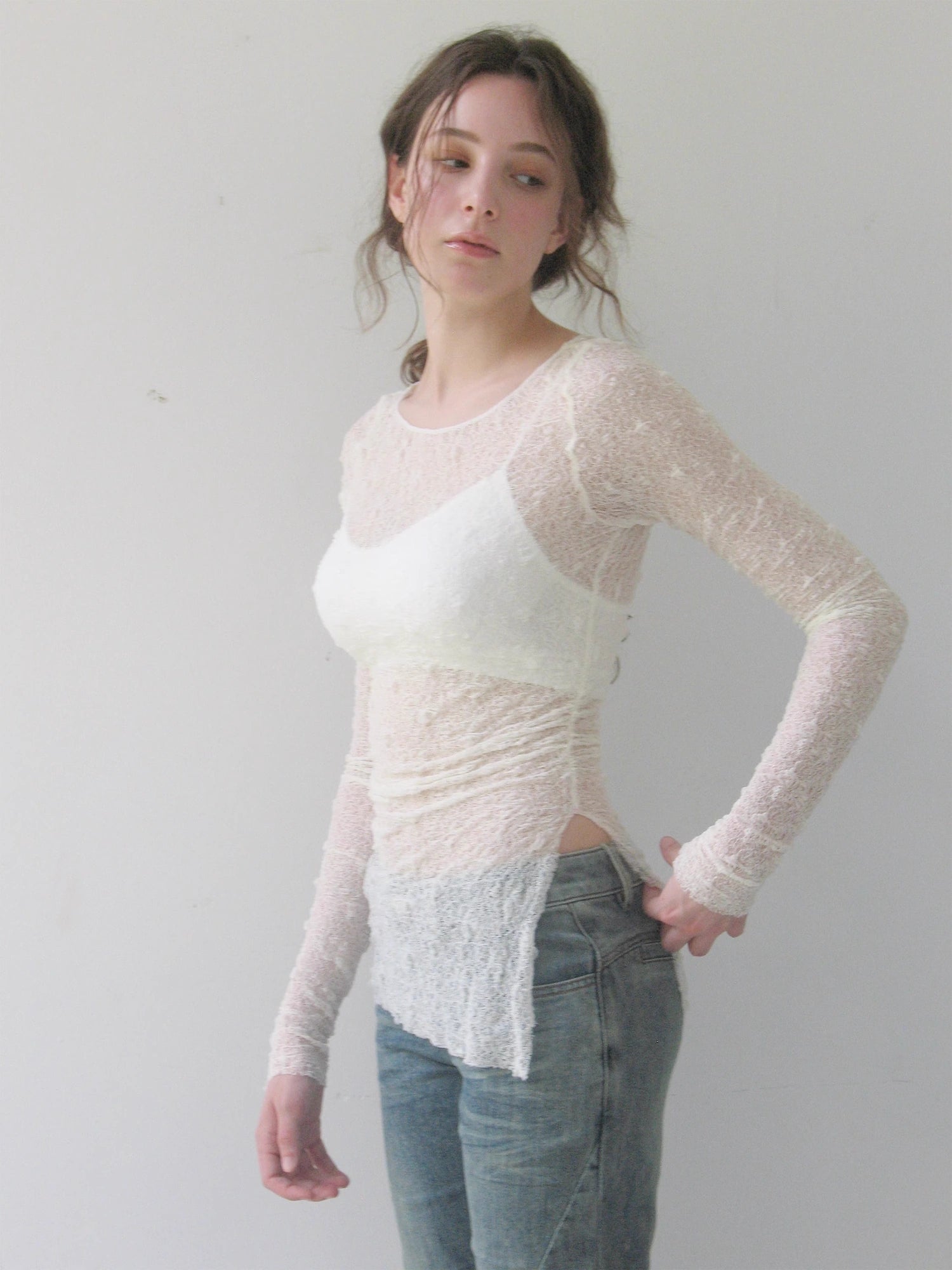 Mito_de_dar_Elastic_Hollow_Lace_Side_Slit_Knit_Tee_MISSTT