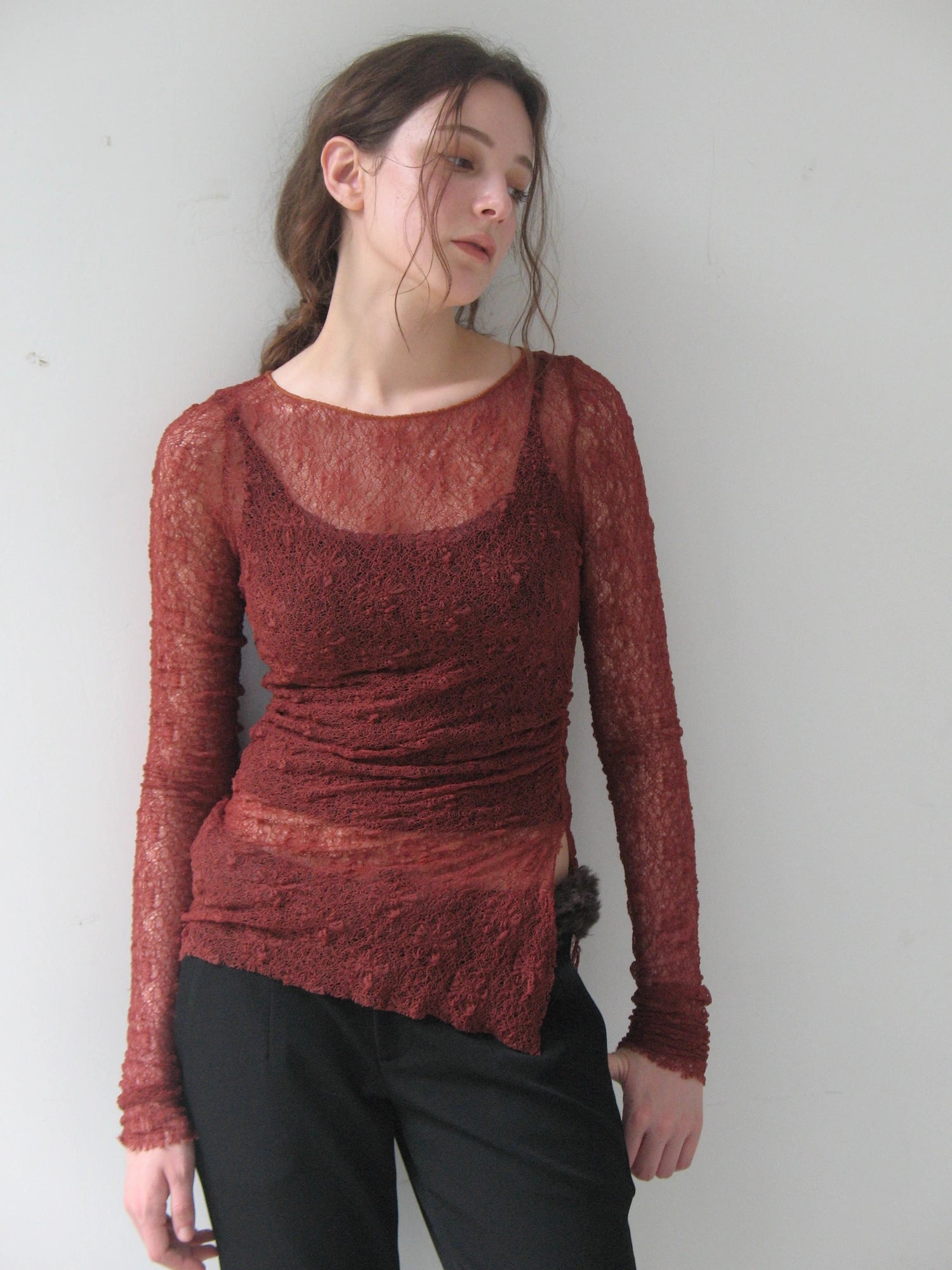 Mito_de_dar_Elastic_Hollow_Lace_Side_Slit_Knit_Tee_MISSTT