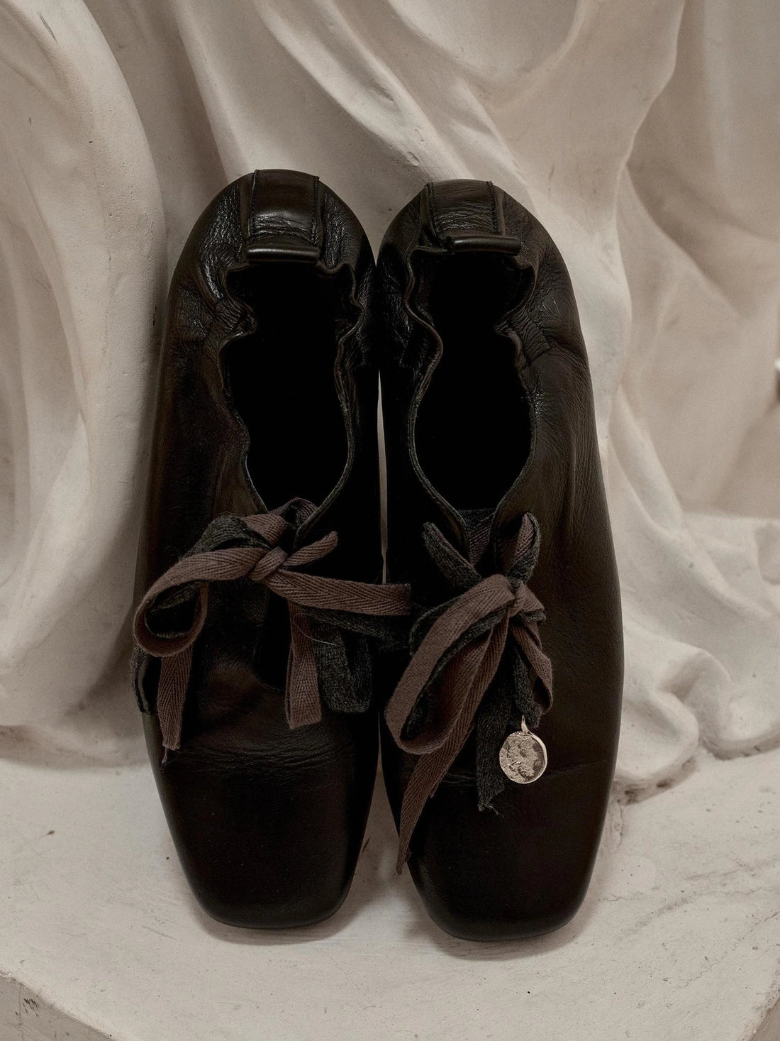 Mito de dar European Soft Cowhide Square Toe Mary Janes With Color Block Laces