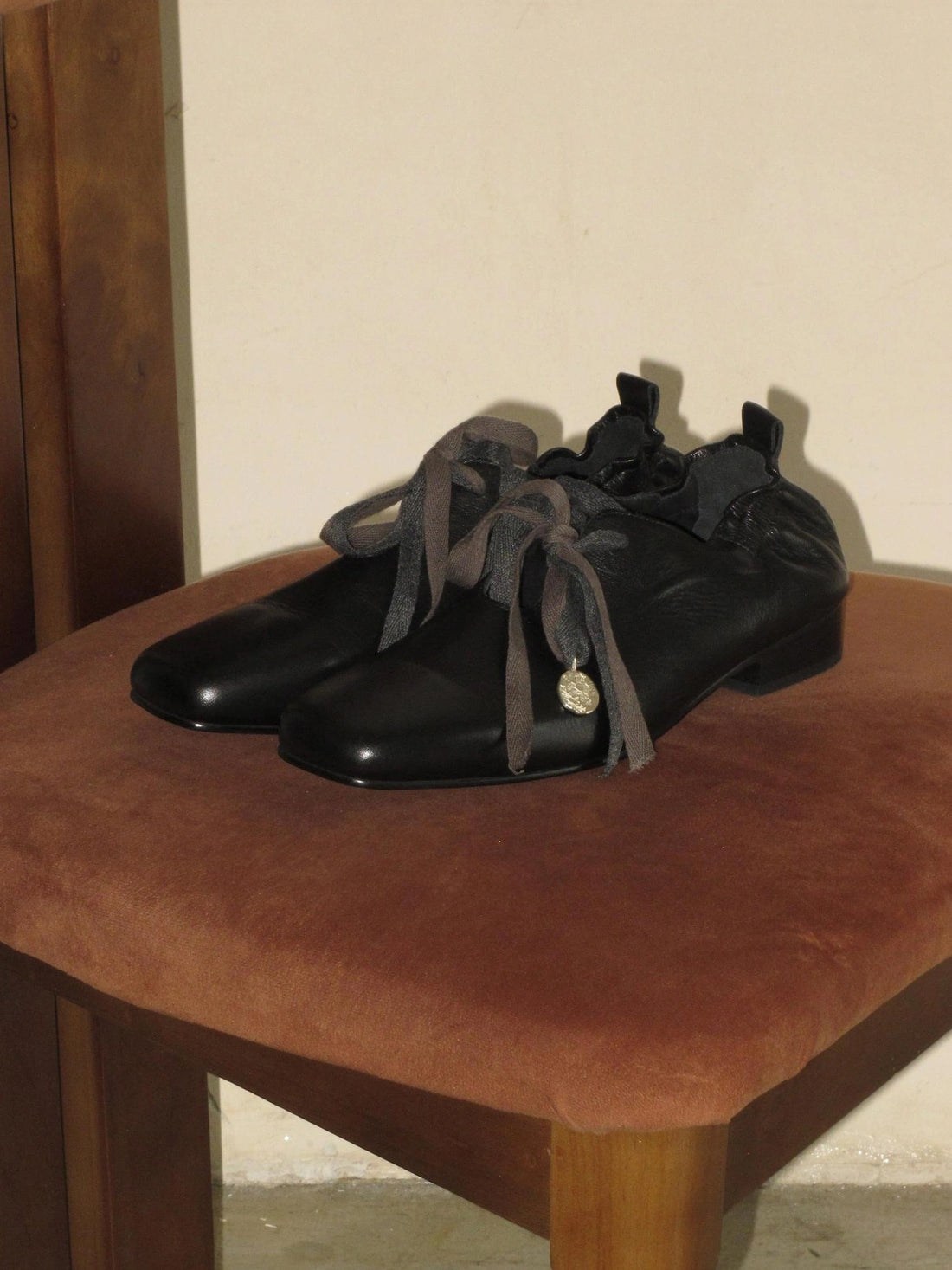 Mito de dar European Soft Cowhide Square Toe Mary Janes With Color Block Laces