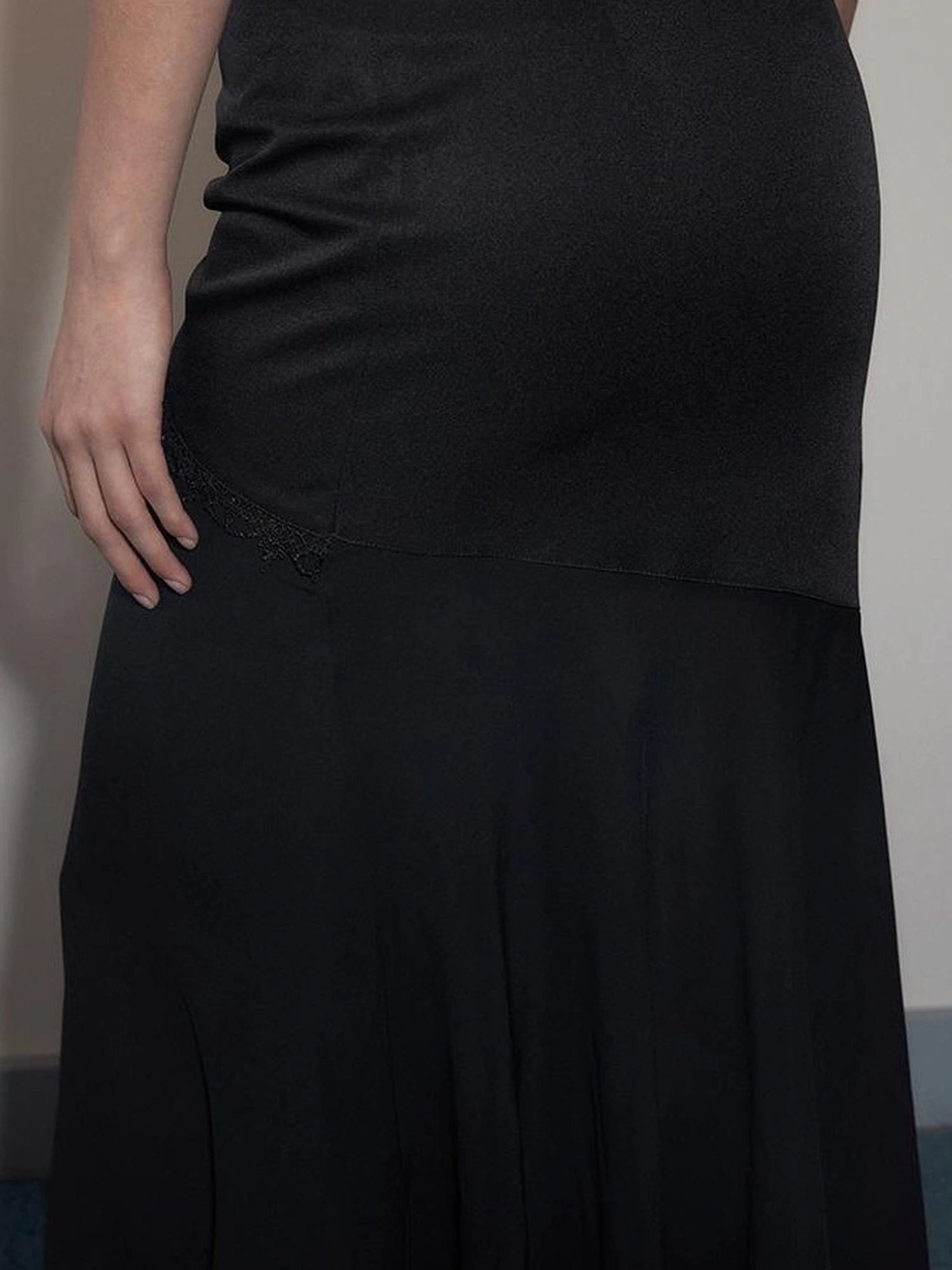 Geometric Lace Trim Slant Hem Chiffon Skirt