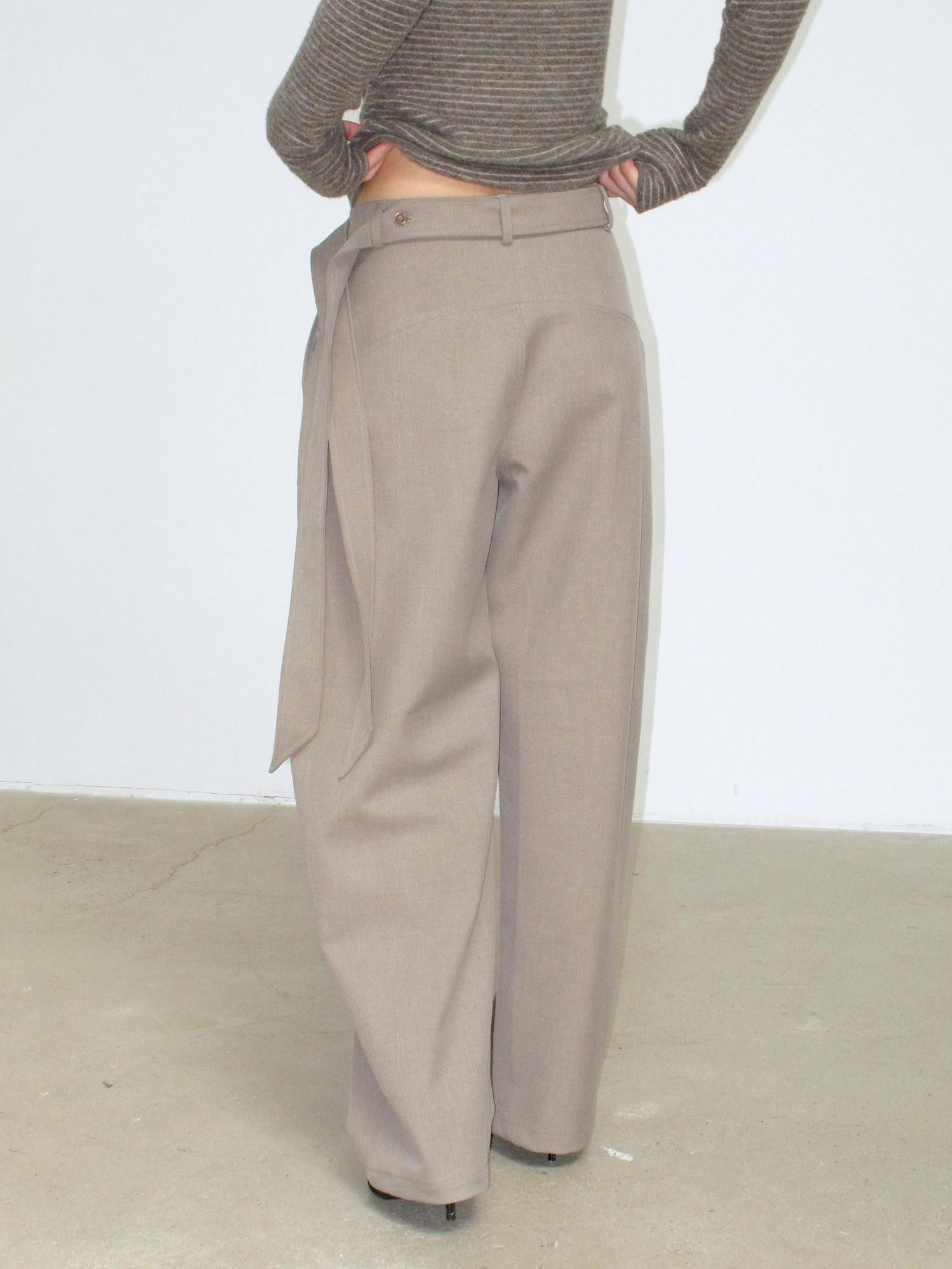 Mito de dar Grey Khaki Button Tie Pleated Micro Stretch Women&