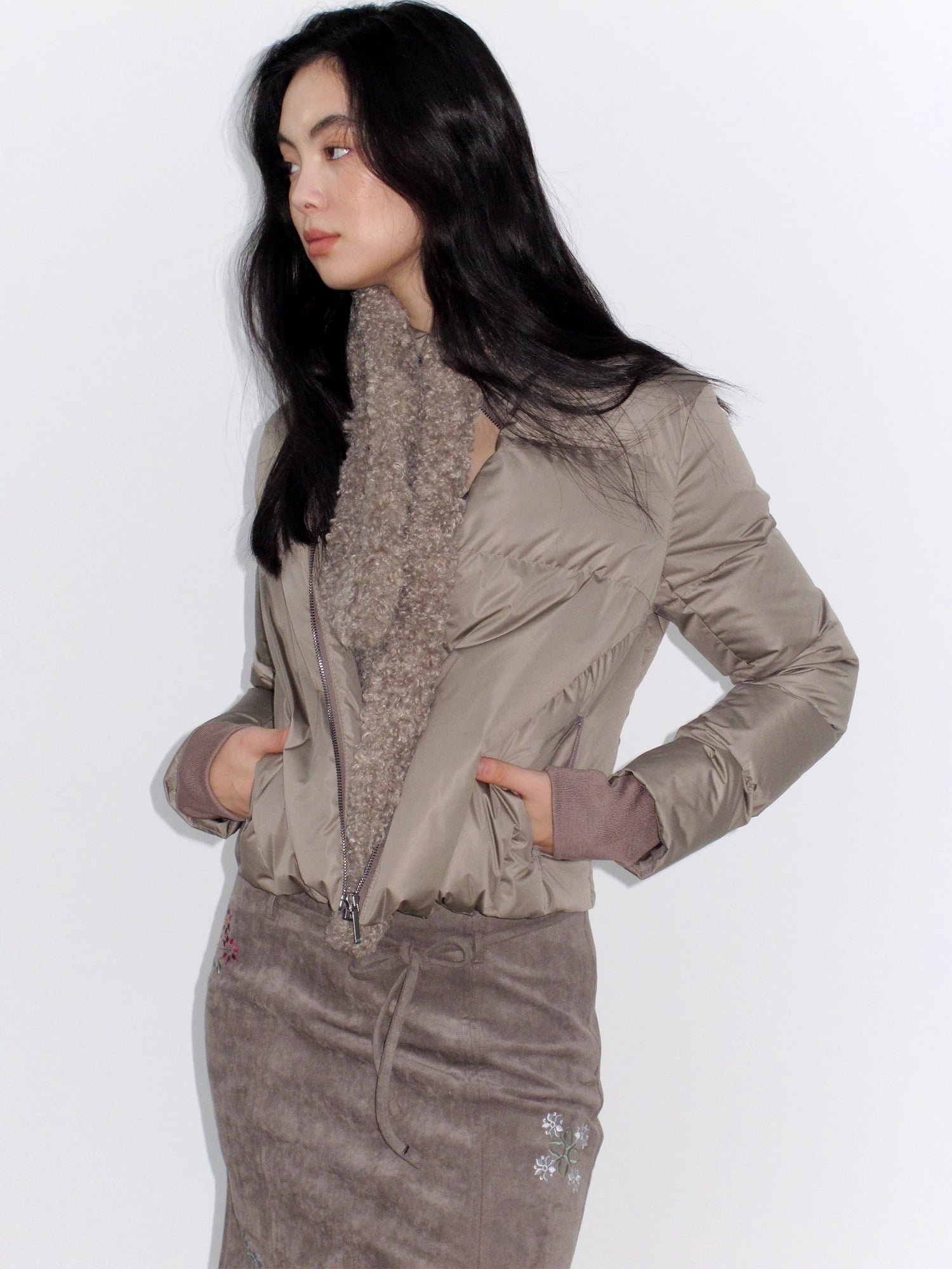 Mito_de_dar_Hourglass_Short_Down_Jacket_With_Fox_Fur_Scarf_MISSTT