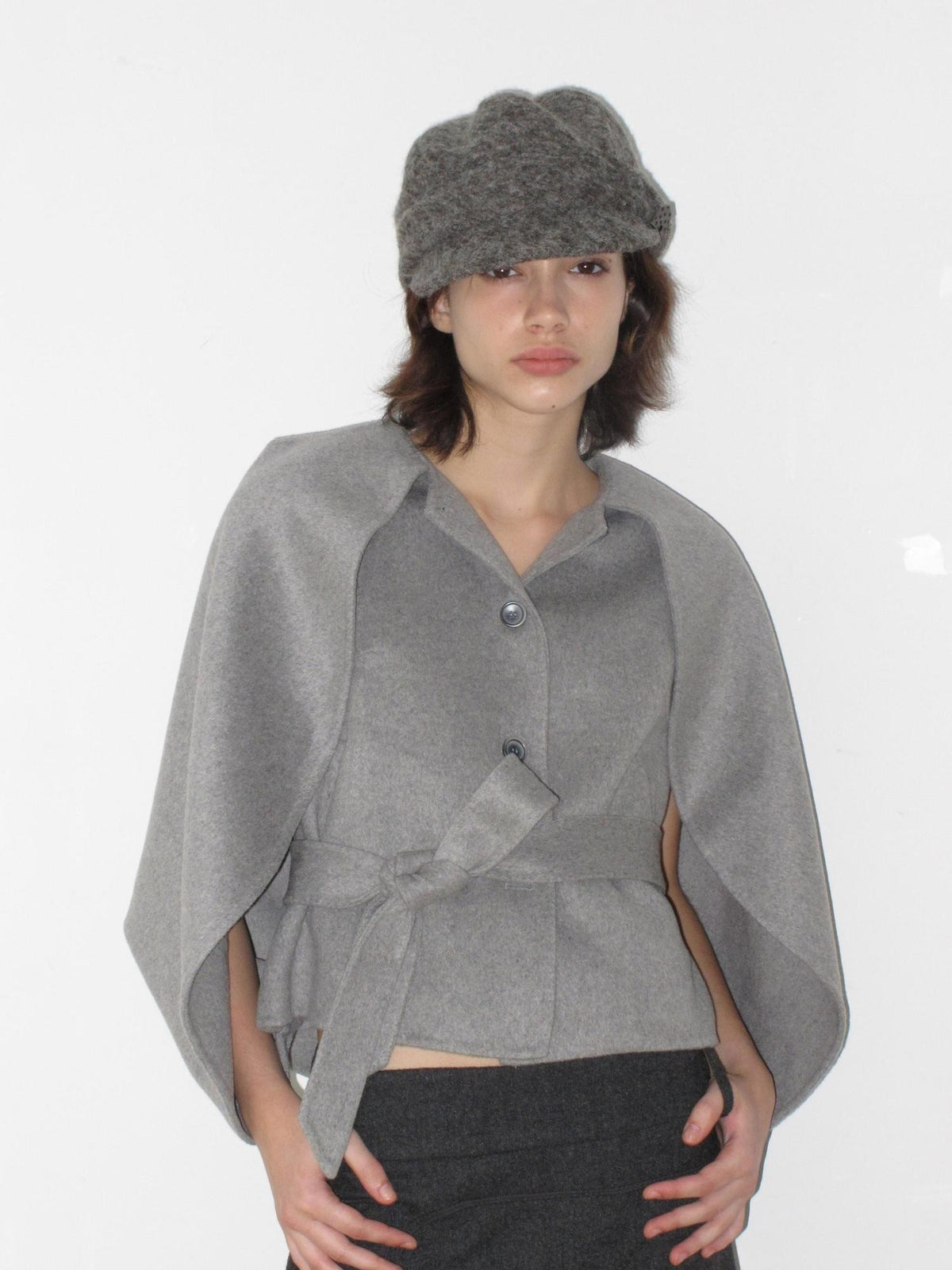 Mito de dar Lace Up Waist Cape Design Cropped Women&