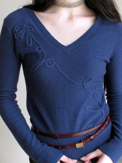 Mito de dar Lily Of The Valley Embroidered V-Neck Wool Knit Top