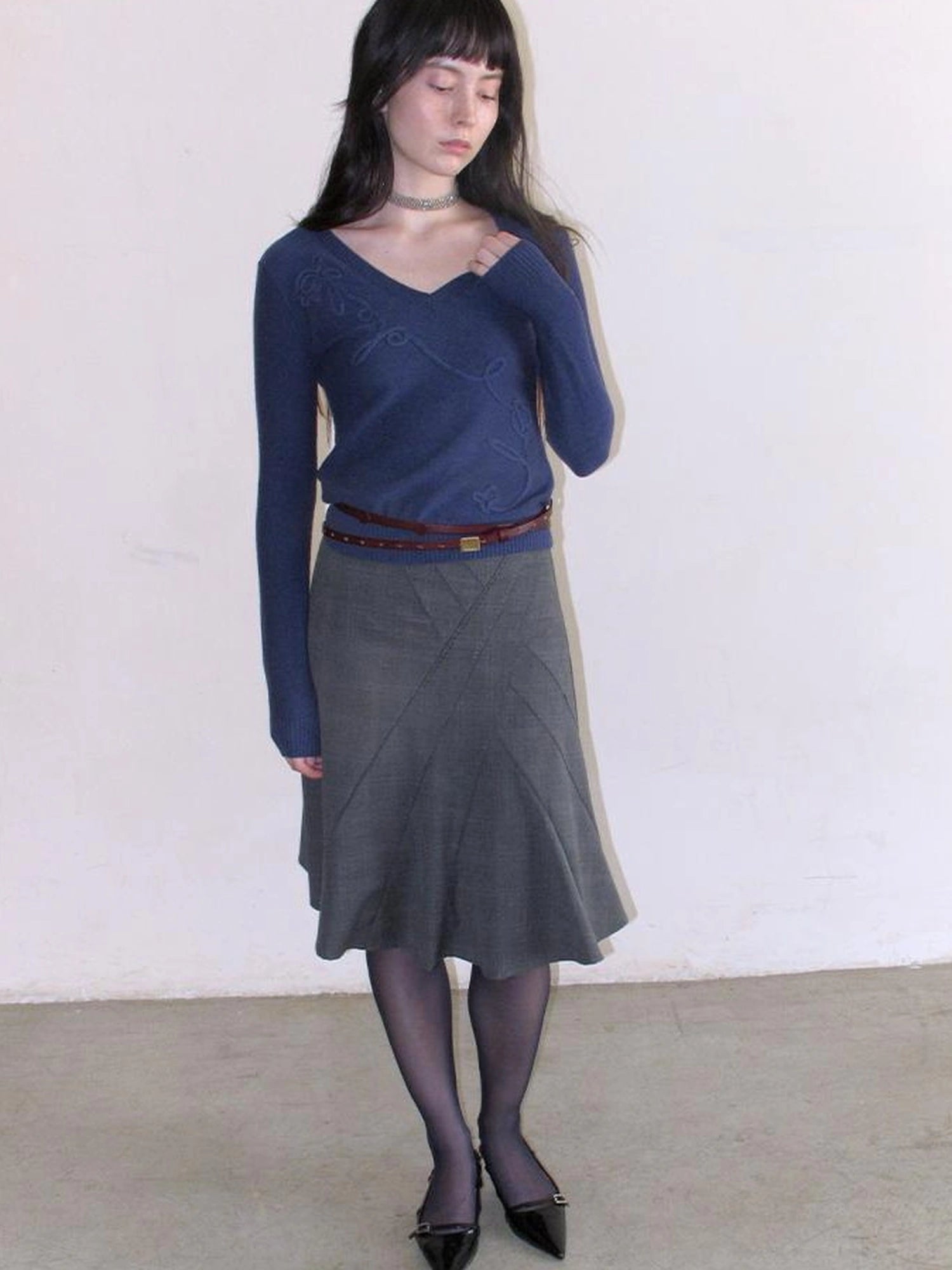 Mito de dar Lily Of The Valley Embroidered V-Neck Wool Knit Top