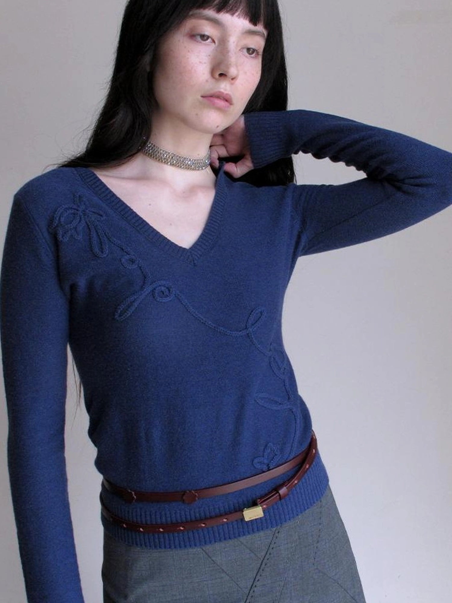 Mito de dar Lily Of The Valley Embroidered V-Neck Wool Knit Top
