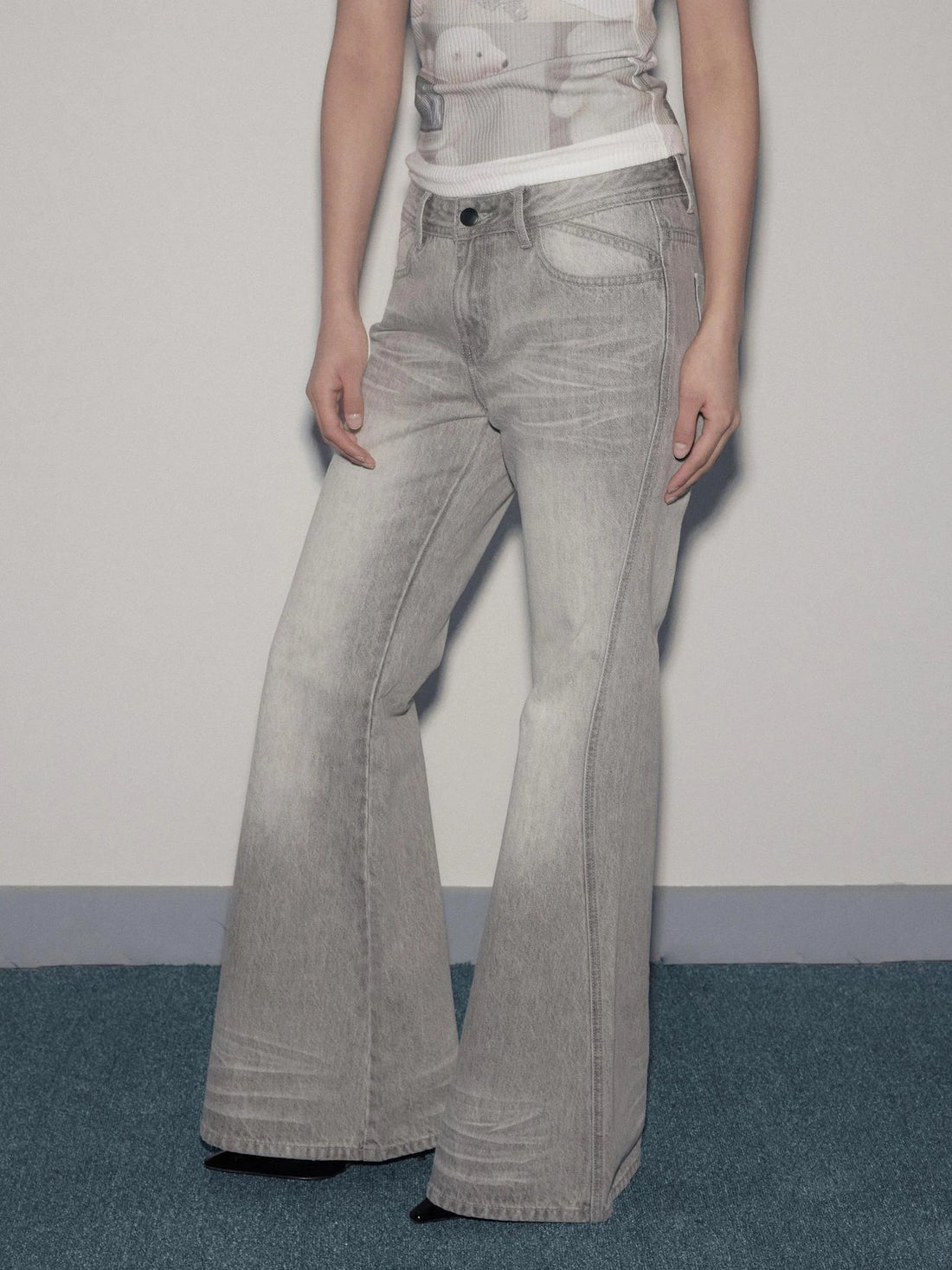 Mito de dar Low Saturation Mineral Wash Low Waist Micro Flare Jeans