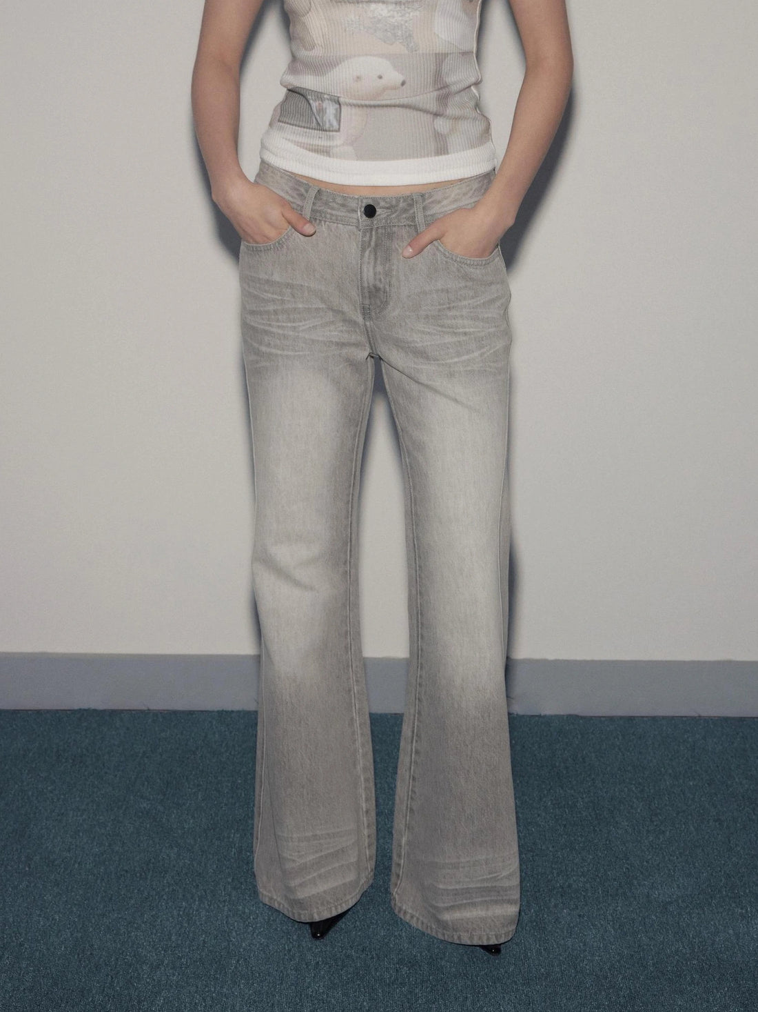 Mito de dar Low Saturation Mineral Wash Low Waist Micro Flare Jeans