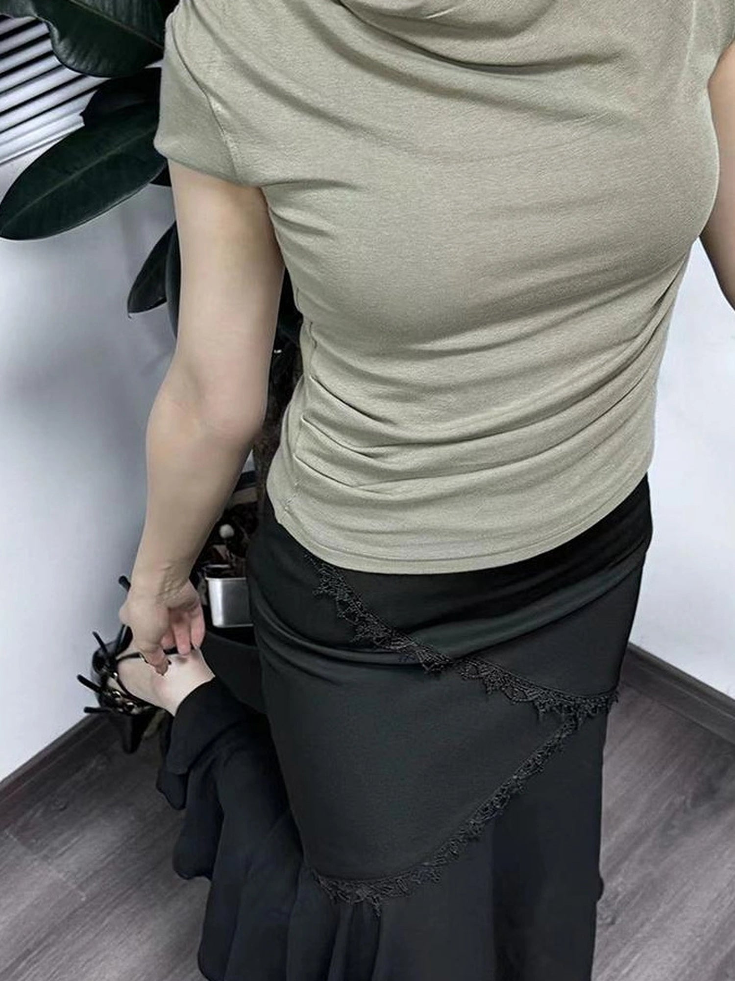 Mito de dar Low Saturation Swing Neck Pleated T-shirt