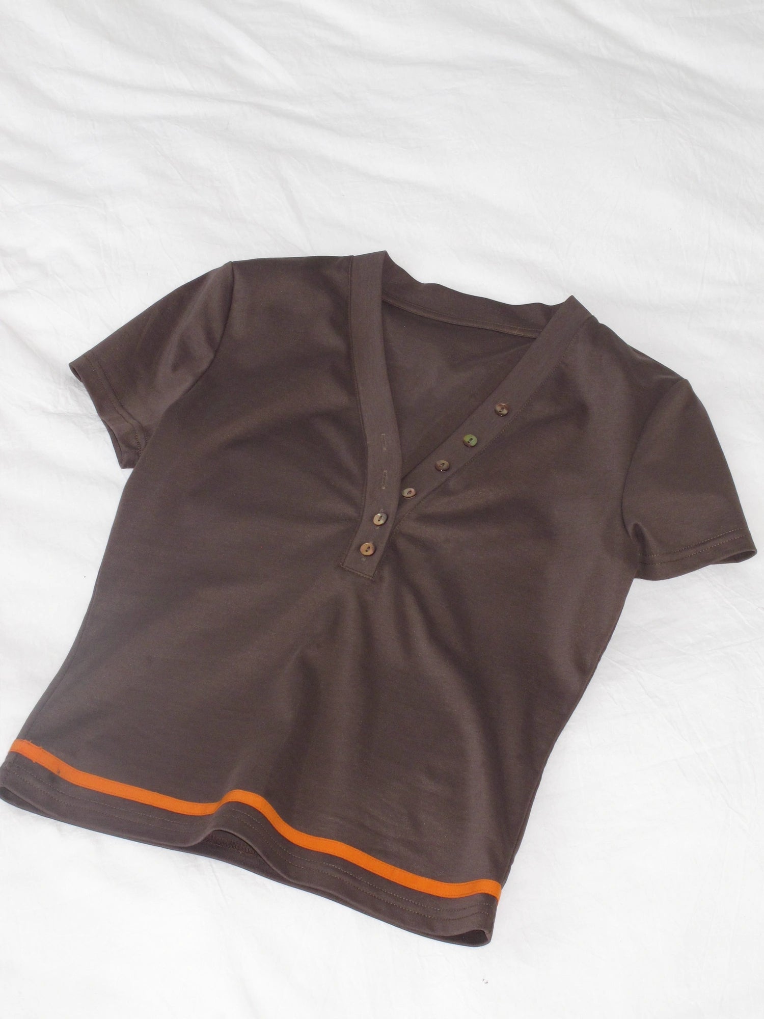 Mito_de_dar_Men_Pima_Cotton_V-Neck_Contrast_Trim_Short_Sleeve_Shirt_MISSTT