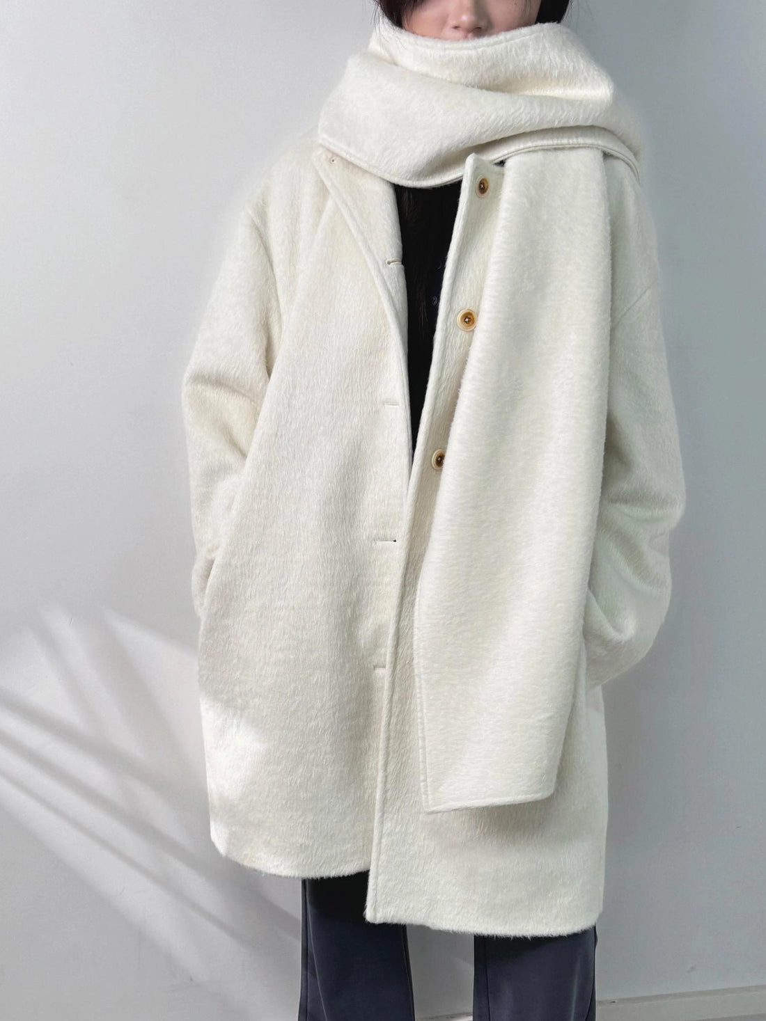 Mito de dar Misty White Long Wool Blend Scarf Collar Coat