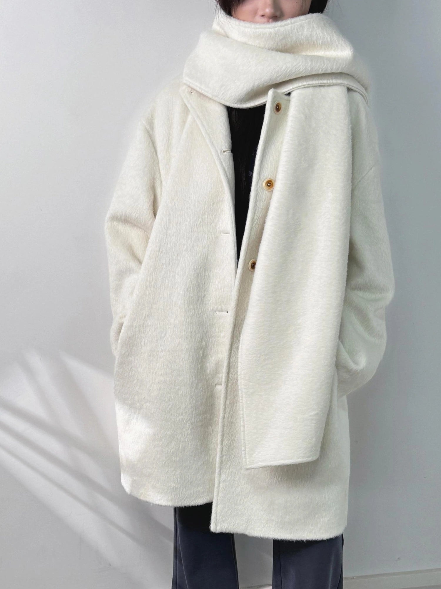 Mito de dar Misty White Long Wool Blend Scarf Collar Coat
