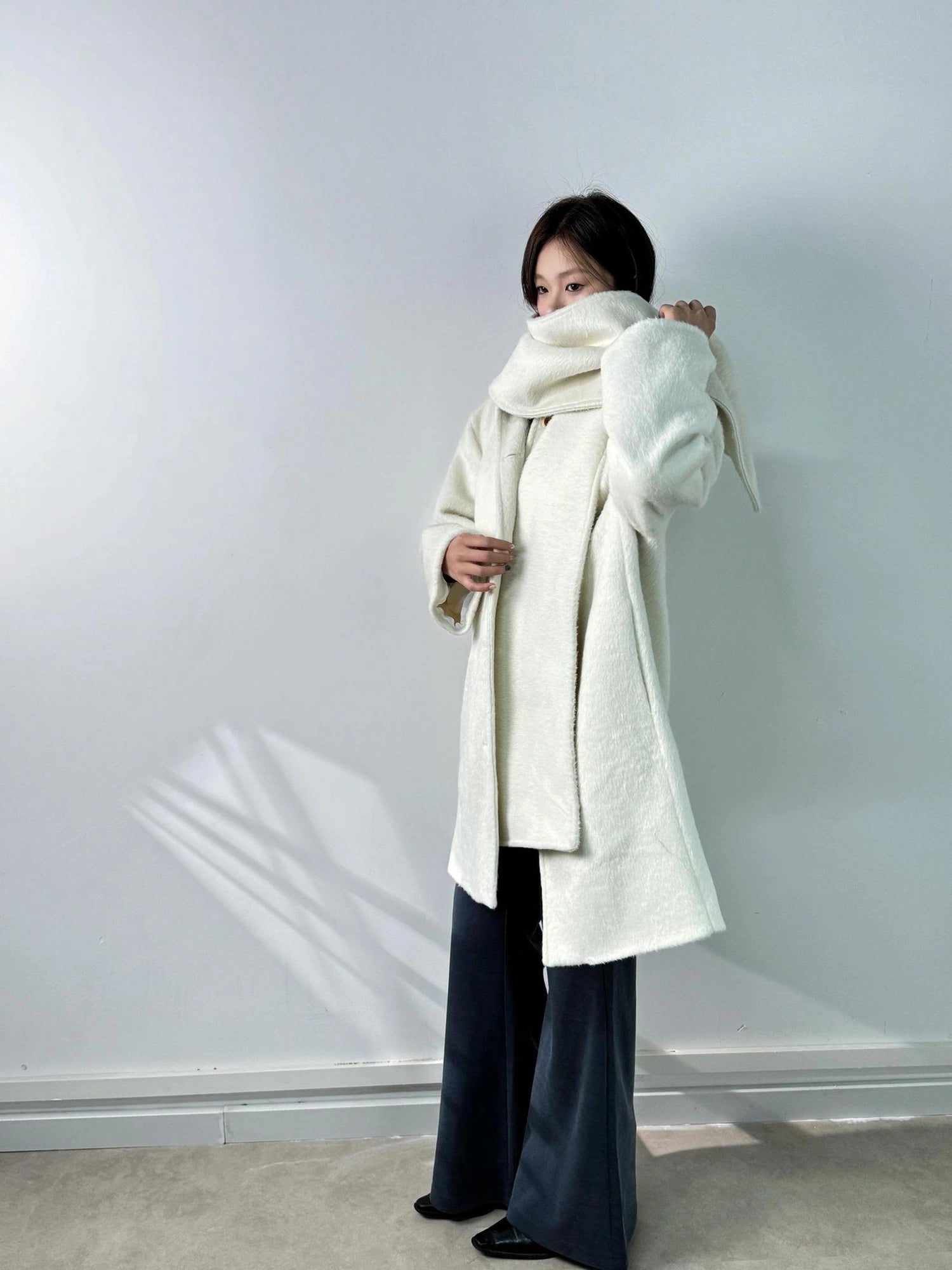 Mito de dar Misty White Long Wool Blend Scarf Collar Coat