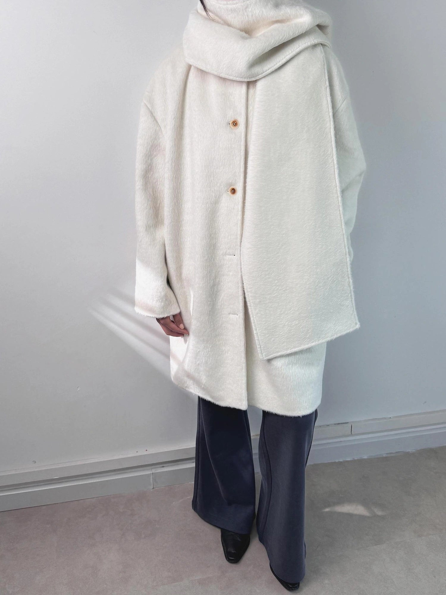 Mito de dar Misty White Long Wool Blend Scarf Collar Coat