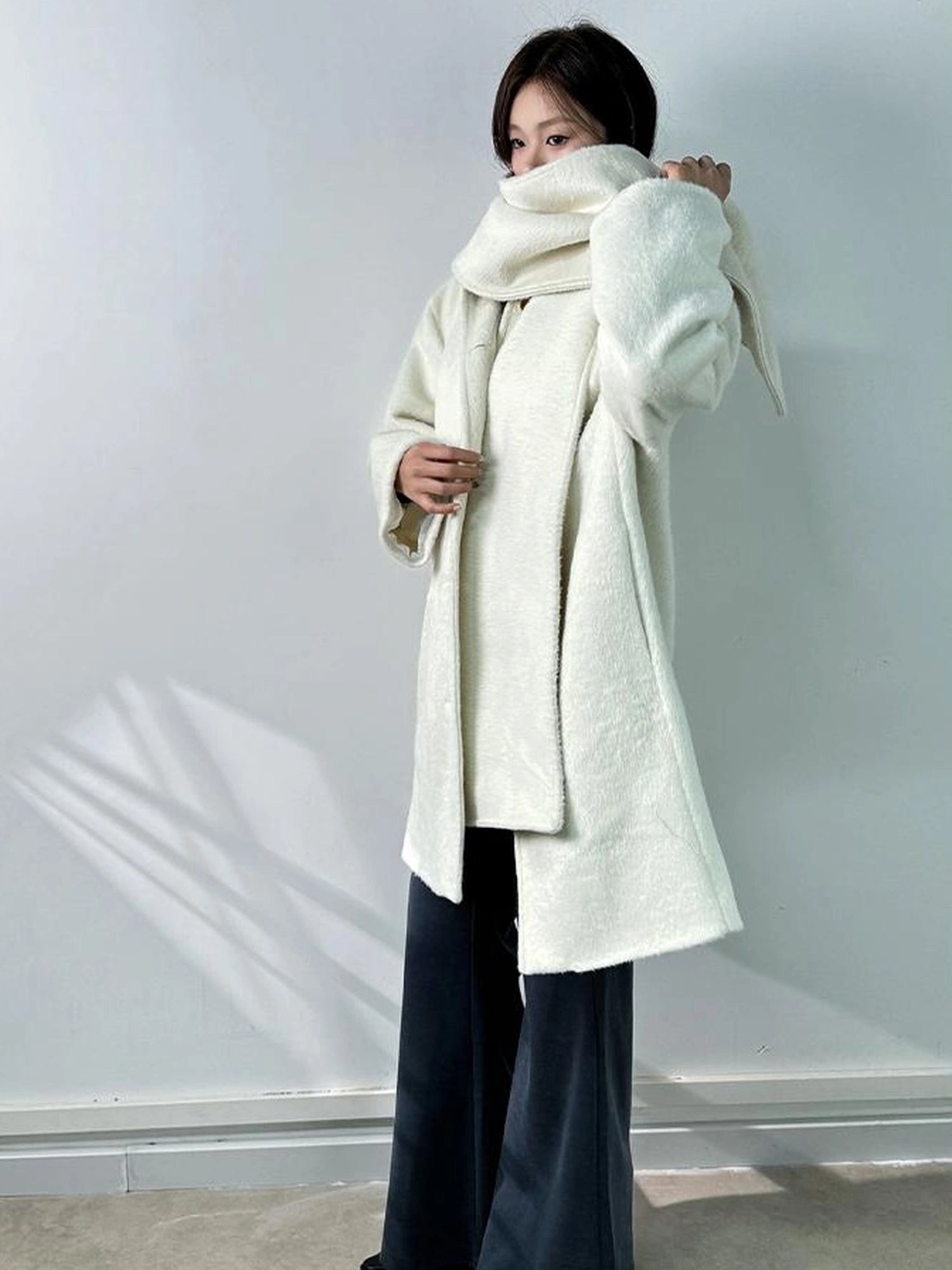 Mito de dar Misty White Long Wool Blend Scarf Collar Coat