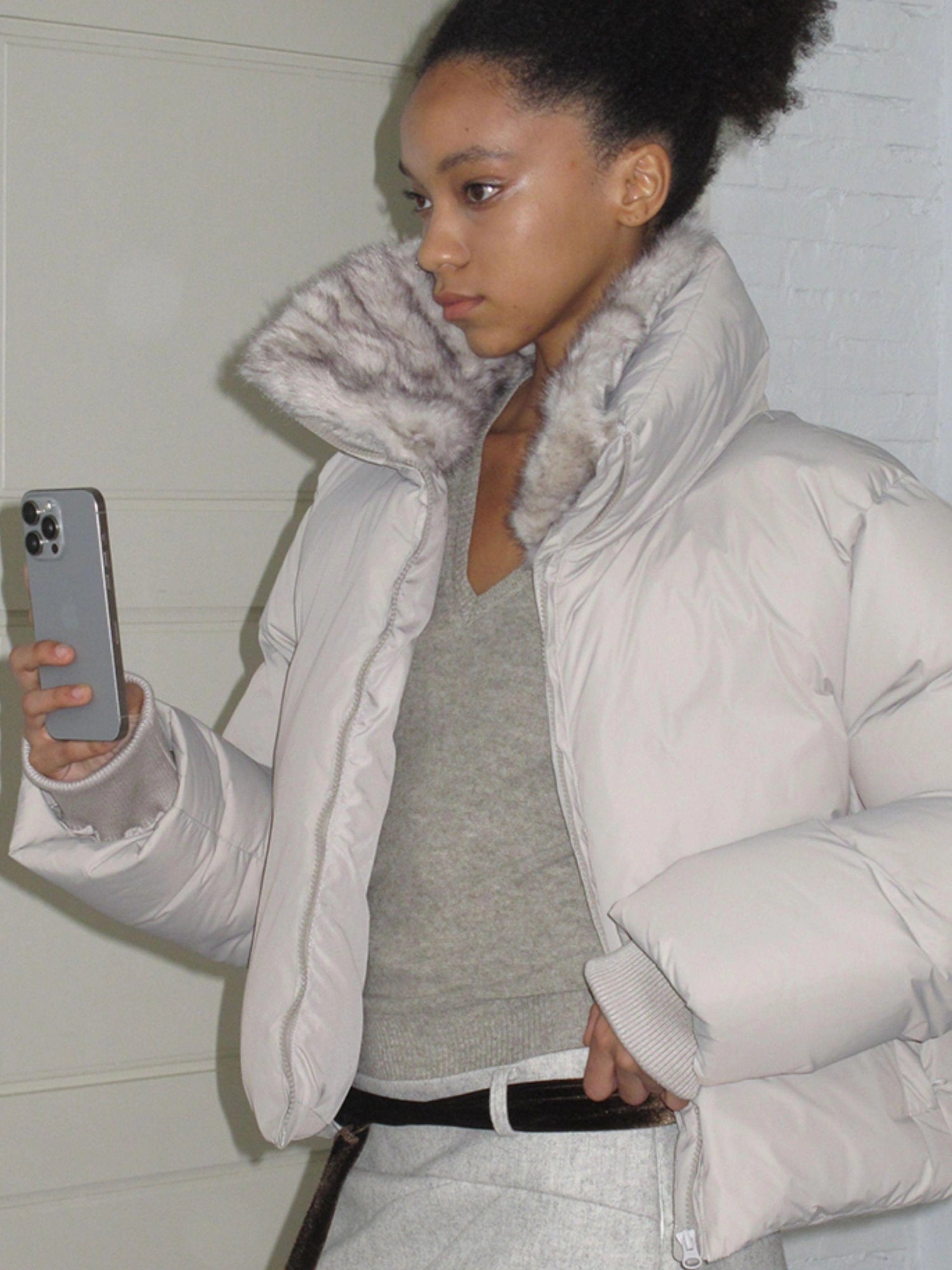 Mito de dar Short Fur Collar 90 White Duck Down Jacket