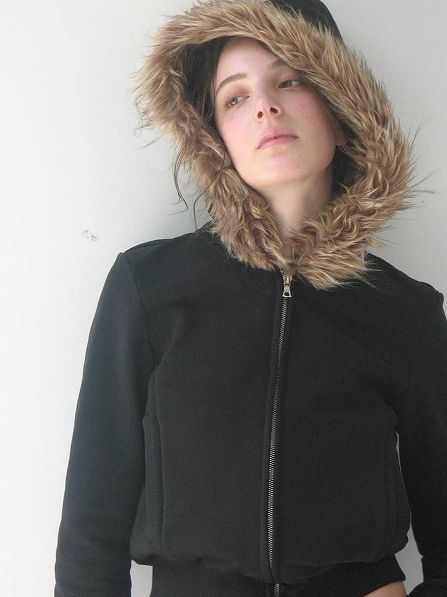 Mito de dar Short Slim Fit Hooded Fur Hoodie