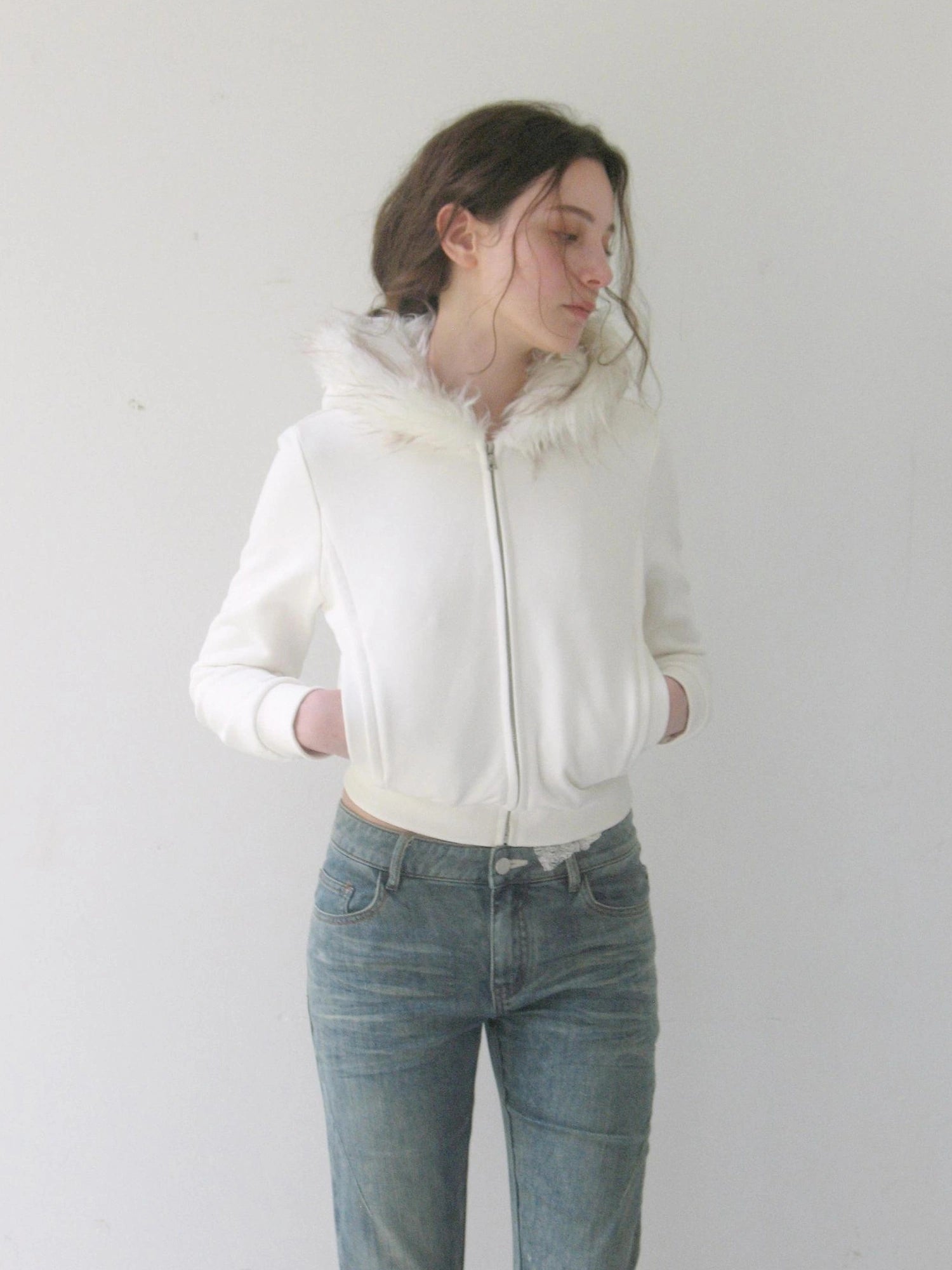 Mito de dar Short Slim Fit Hooded Fur Hoodie