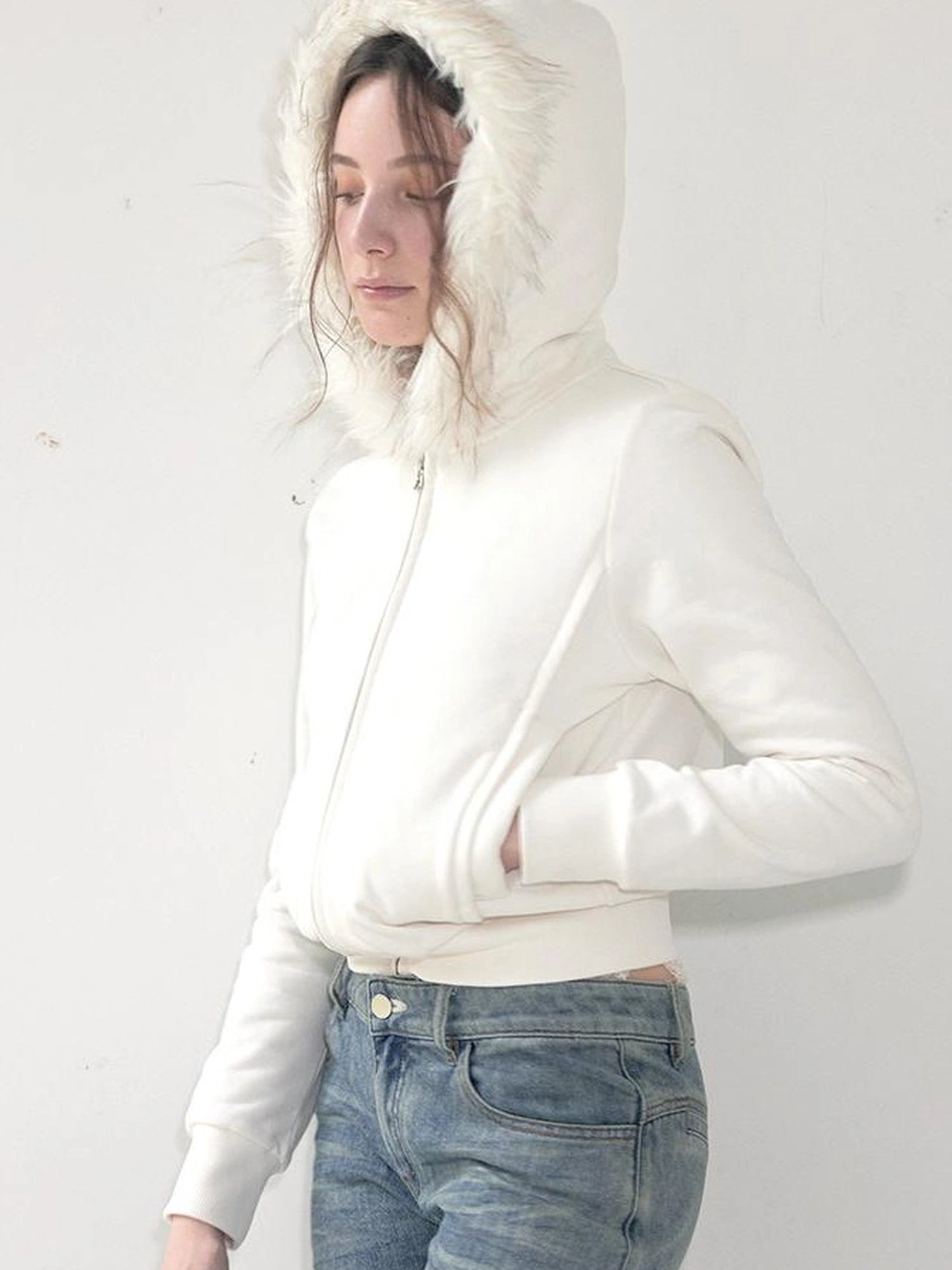 Mito de dar Short Slim Fit Hooded Fur Hoodie