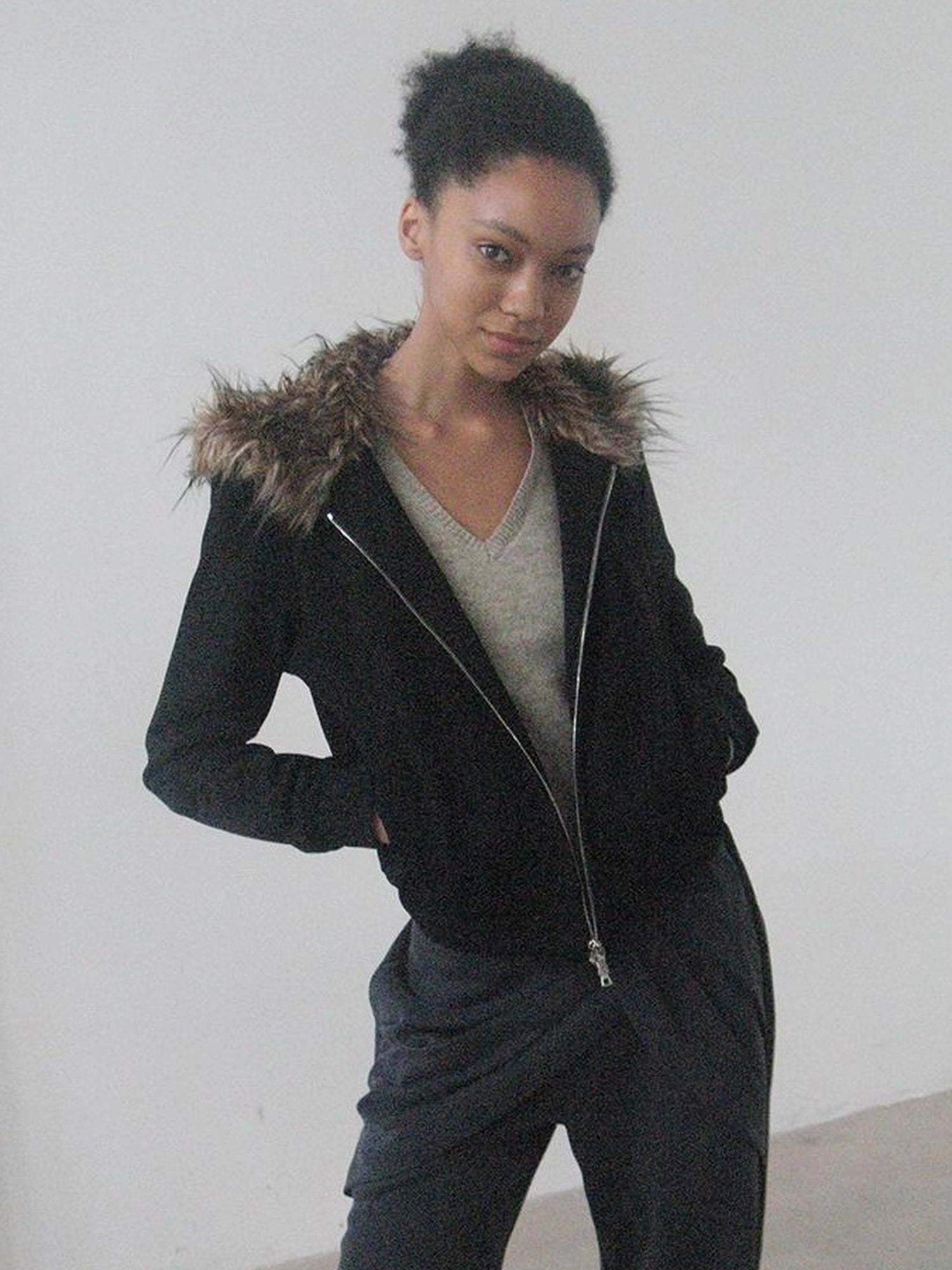 Mito de dar Short Slim Fit Hooded Fur Hoodie