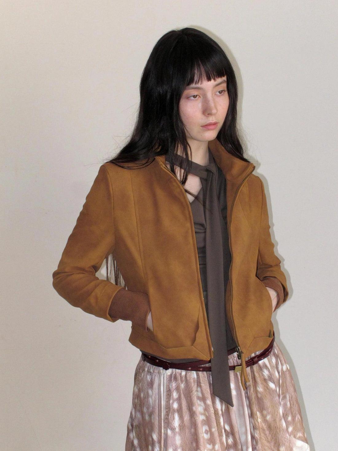 Mito de dar Short Stand Collar Suede Jacket With Ribbed Cuffs