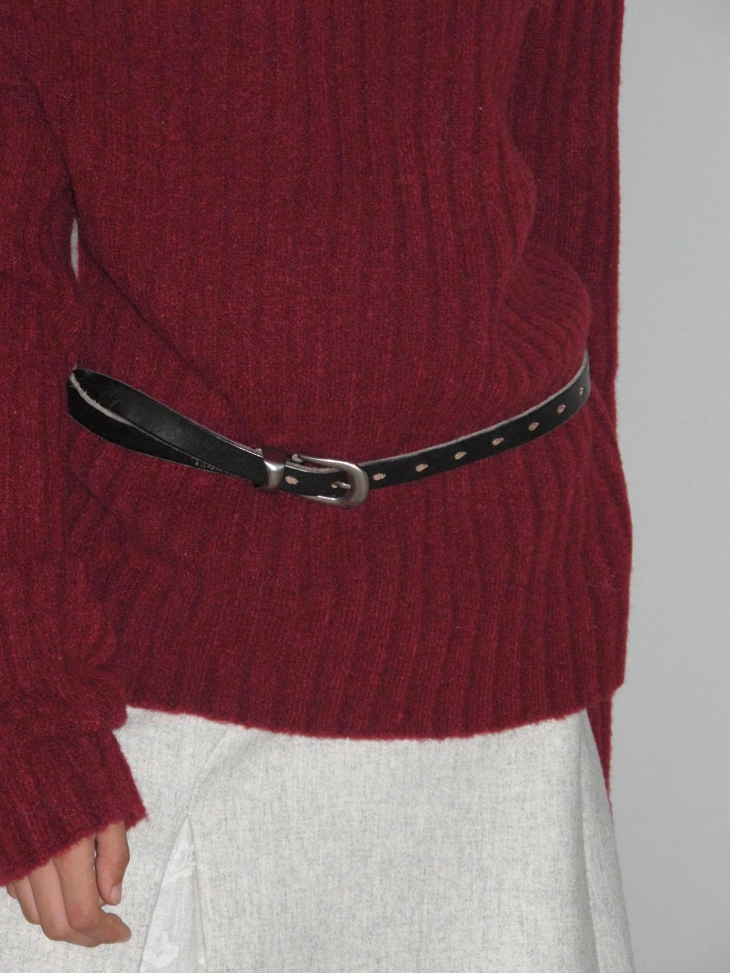 Mito de dar Slanted Shoulder Coarse Knit Cherry Red Wool Sweater With Detachable Scarf