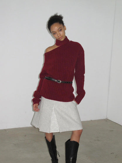 Mito de dar Slanted Shoulder Coarse Knit Cherry Red Wool Sweater With Detachable Scarf
