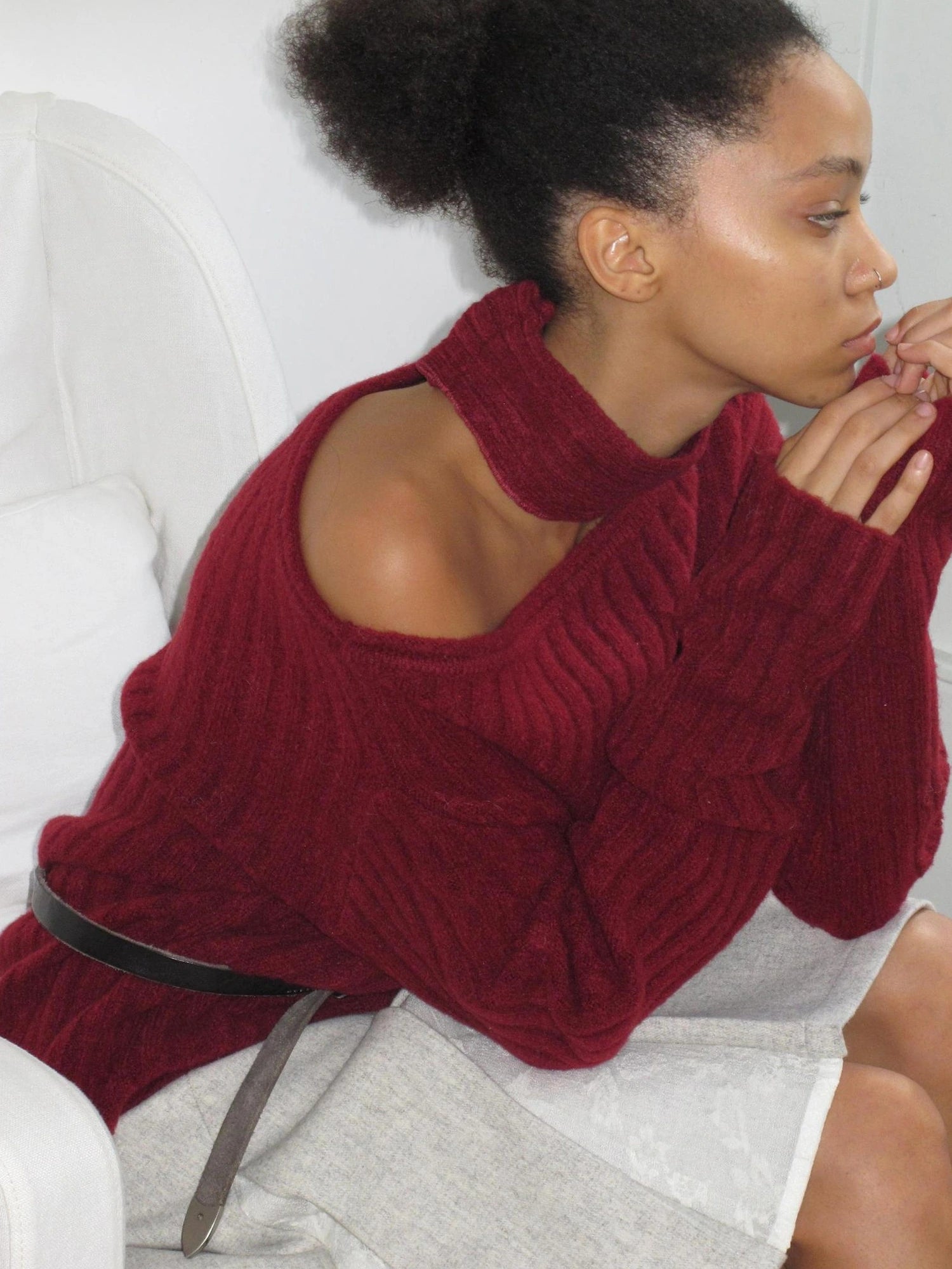 Mito de dar Slanted Shoulder Coarse Knit Cherry Red Wool Sweater With Detachable Scarf