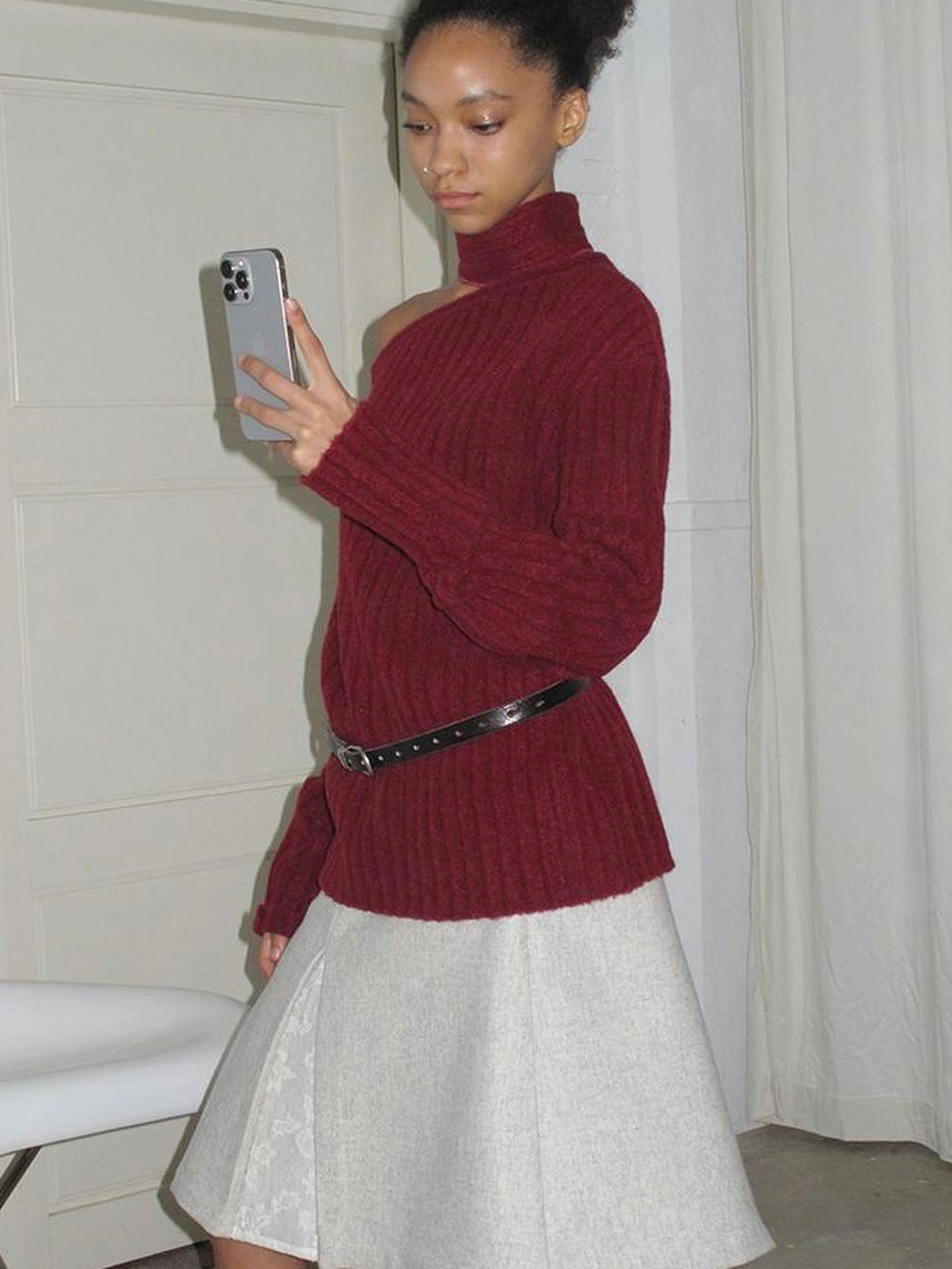 Mito de dar Slanted Shoulder Coarse Knit Cherry Red Wool Sweater With Detachable Scarf