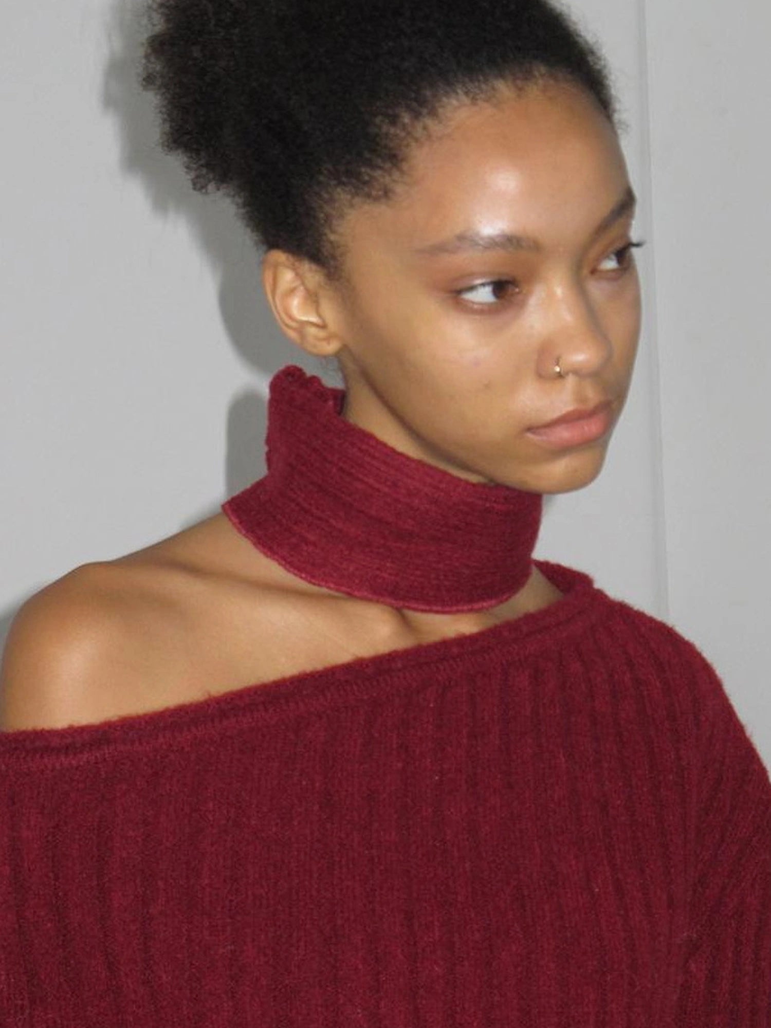 Mito de dar Slanted Shoulder Coarse Knit Cherry Red Wool Sweater With Detachable Scarf